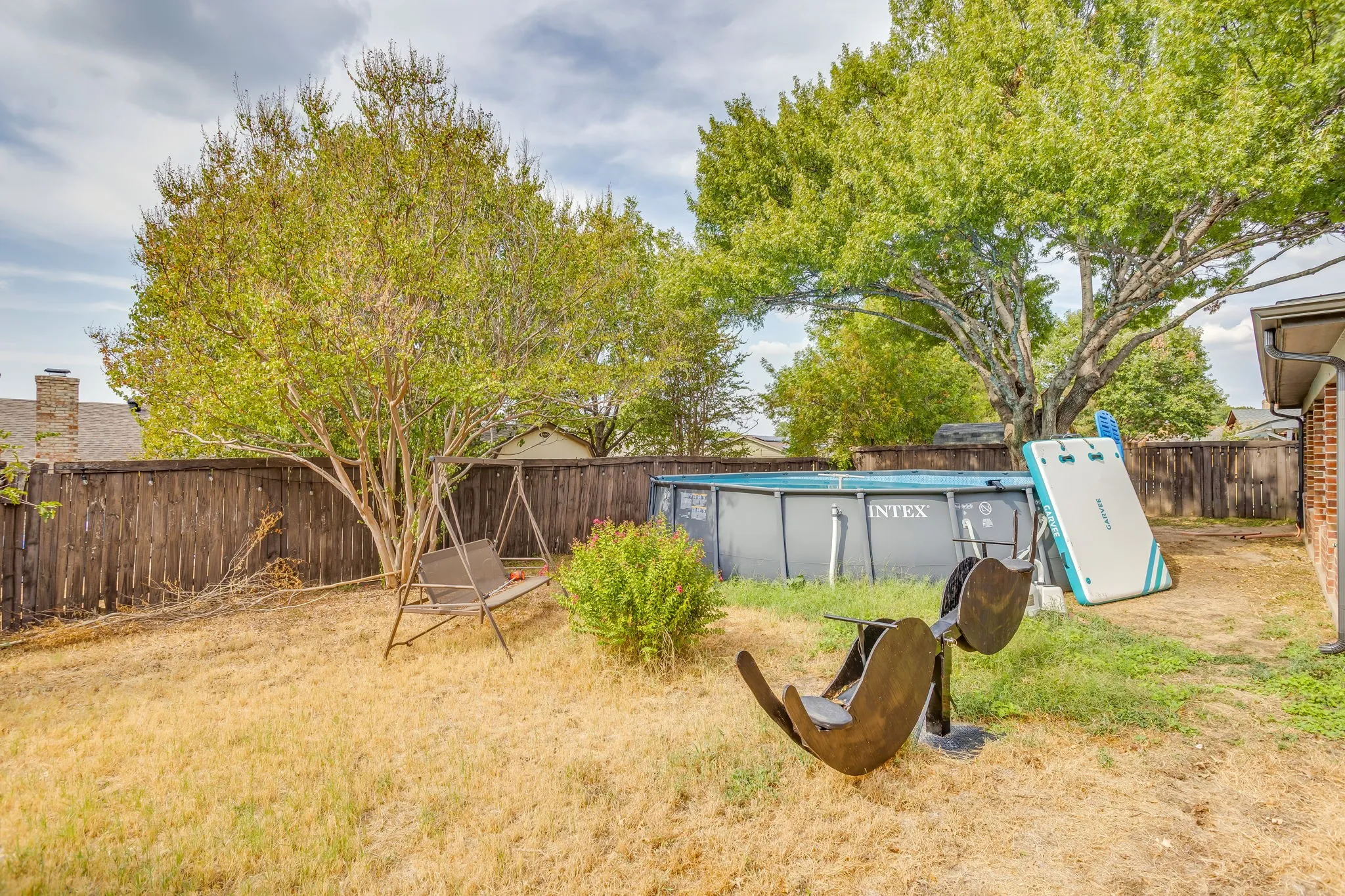Single Family Residence For Sale in Tarrant County , 6404 Lavano Drive, Edgecliff Village, Texas 76134, 3 Bedroom, 2 Bathroom, 2 Garage spaces, 1,883 Sqft, built in 1974, mls#21393502, Real Estate Agent in Edgecliff Village, Homes For Sale in Tarrant county, Homes For Sale in Edgecliff Village, Realtor in Edgecliff Village Texas, Real Estate Brokerage Independent Realty Texas, Luminita Cordes Realtor