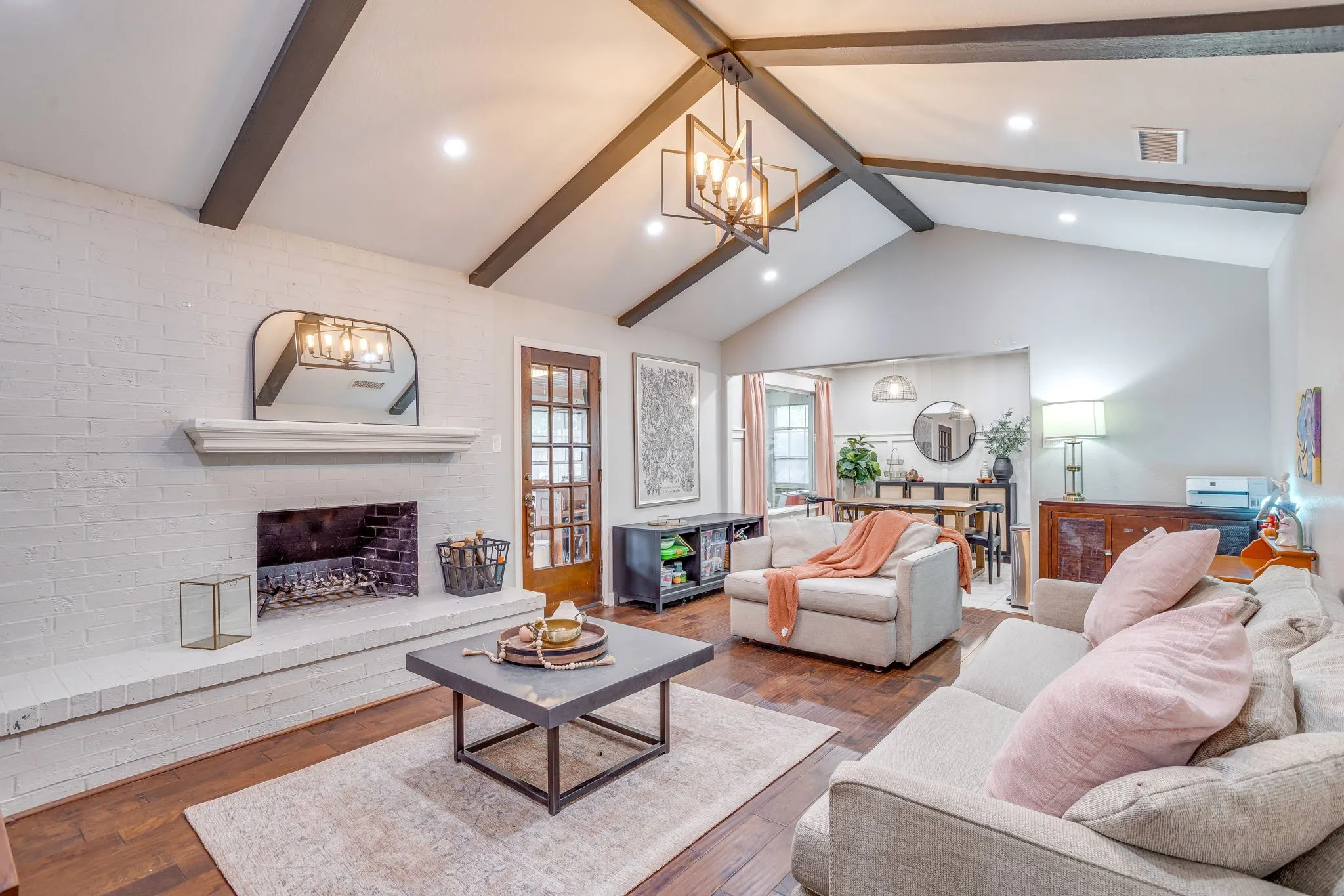 Single Family Residence For Sale in Tarrant County , 6404 Lavano Drive, Edgecliff Village, Texas 76134, 3 Bedroom, 2 Bathroom, 2 Garage spaces, 1,883 Sqft, built in 1974, mls#21393502, Real Estate Agent in Edgecliff Village, Homes For Sale in Tarrant county, Homes For Sale in Edgecliff Village, Realtor in Edgecliff Village Texas, Real Estate Brokerage Independent Realty Texas, Luminita Cordes Realtor