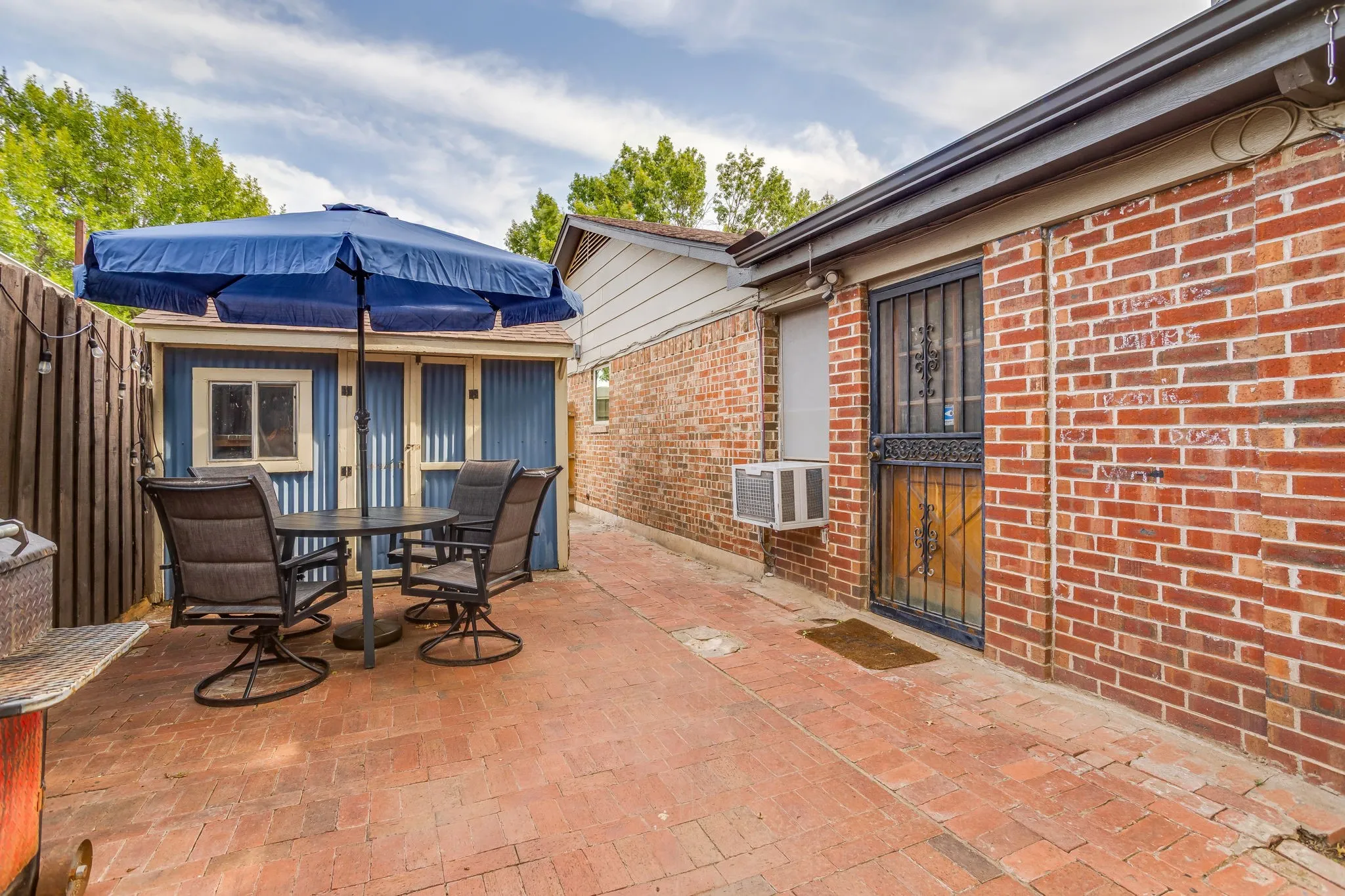 Single Family Residence For Sale in Tarrant County , 6404 Lavano Drive, Edgecliff Village, Texas 76134, 3 Bedroom, 2 Bathroom, 2 Garage spaces, 1,883 Sqft, built in 1974, mls#21393502, Real Estate Agent in Edgecliff Village, Homes For Sale in Tarrant county, Homes For Sale in Edgecliff Village, Realtor in Edgecliff Village Texas, Real Estate Brokerage Independent Realty Texas, Luminita Cordes Realtor