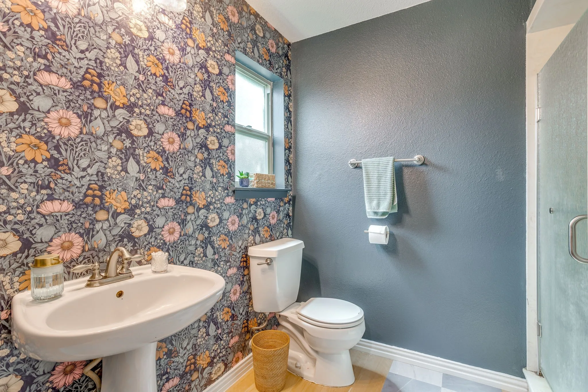 Single Family Residence For Sale in Tarrant County , 6404 Lavano Drive, Edgecliff Village, Texas 76134, 3 Bedroom, 2 Bathroom, 2 Garage spaces, 1,883 Sqft, built in 1974, mls#21393502, Real Estate Agent in Edgecliff Village, Homes For Sale in Tarrant county, Homes For Sale in Edgecliff Village, Realtor in Edgecliff Village Texas, Real Estate Brokerage Independent Realty Texas, Luminita Cordes Realtor