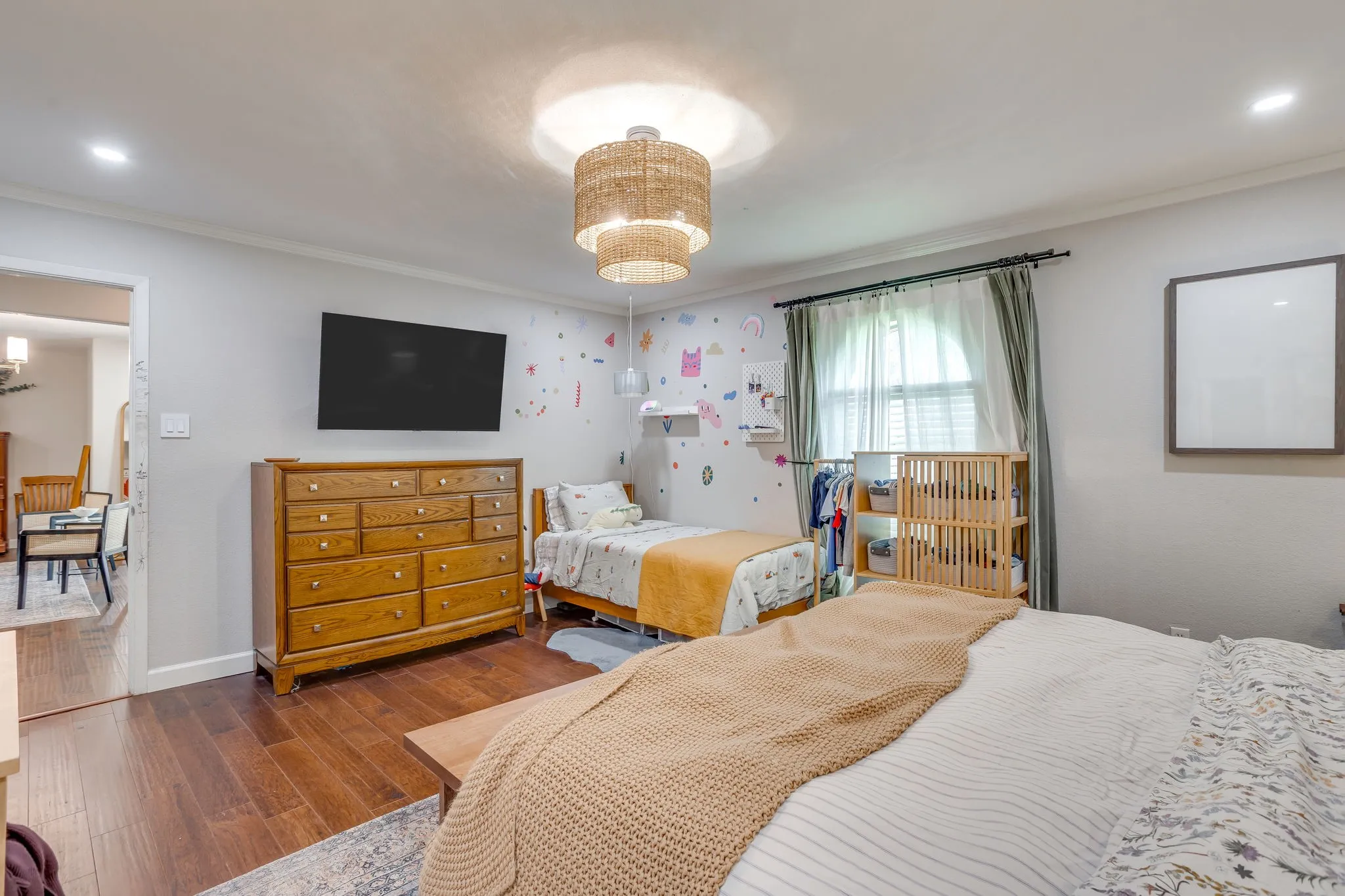 Single Family Residence For Sale in Tarrant County , 6404 Lavano Drive, Edgecliff Village, Texas 76134, 3 Bedroom, 2 Bathroom, 2 Garage spaces, 1,883 Sqft, built in 1974, mls#21393502, Real Estate Agent in Edgecliff Village, Homes For Sale in Tarrant county, Homes For Sale in Edgecliff Village, Realtor in Edgecliff Village Texas, Real Estate Brokerage Independent Realty Texas, Luminita Cordes Realtor