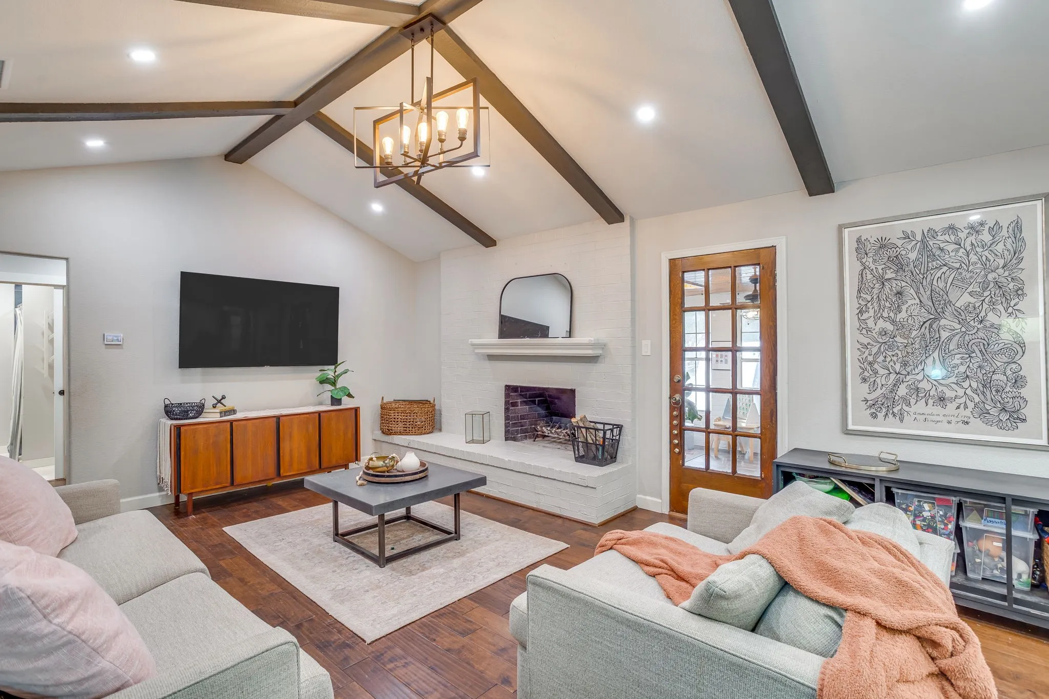Single Family Residence For Sale in Tarrant County , 6404 Lavano Drive, Edgecliff Village, Texas 76134, 3 Bedroom, 2 Bathroom, 2 Garage spaces, 1,883 Sqft, built in 1974, mls#21393502, Real Estate Agent in Edgecliff Village, Homes For Sale in Tarrant county, Homes For Sale in Edgecliff Village, Realtor in Edgecliff Village Texas, Real Estate Brokerage Independent Realty Texas, Luminita Cordes Realtor