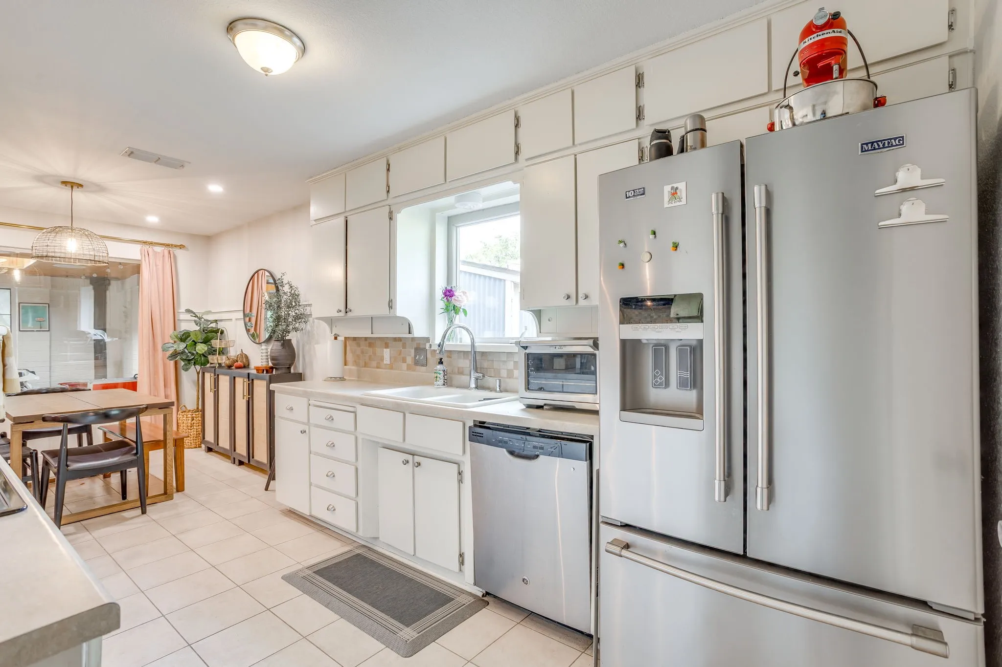 Single Family Residence For Sale in Tarrant County , 6404 Lavano Drive, Edgecliff Village, Texas 76134, 3 Bedroom, 2 Bathroom, 2 Garage spaces, 1,883 Sqft, built in 1974, mls#21393502, Real Estate Agent in Edgecliff Village, Homes For Sale in Tarrant county, Homes For Sale in Edgecliff Village, Realtor in Edgecliff Village Texas, Real Estate Brokerage Independent Realty Texas, Luminita Cordes Realtor