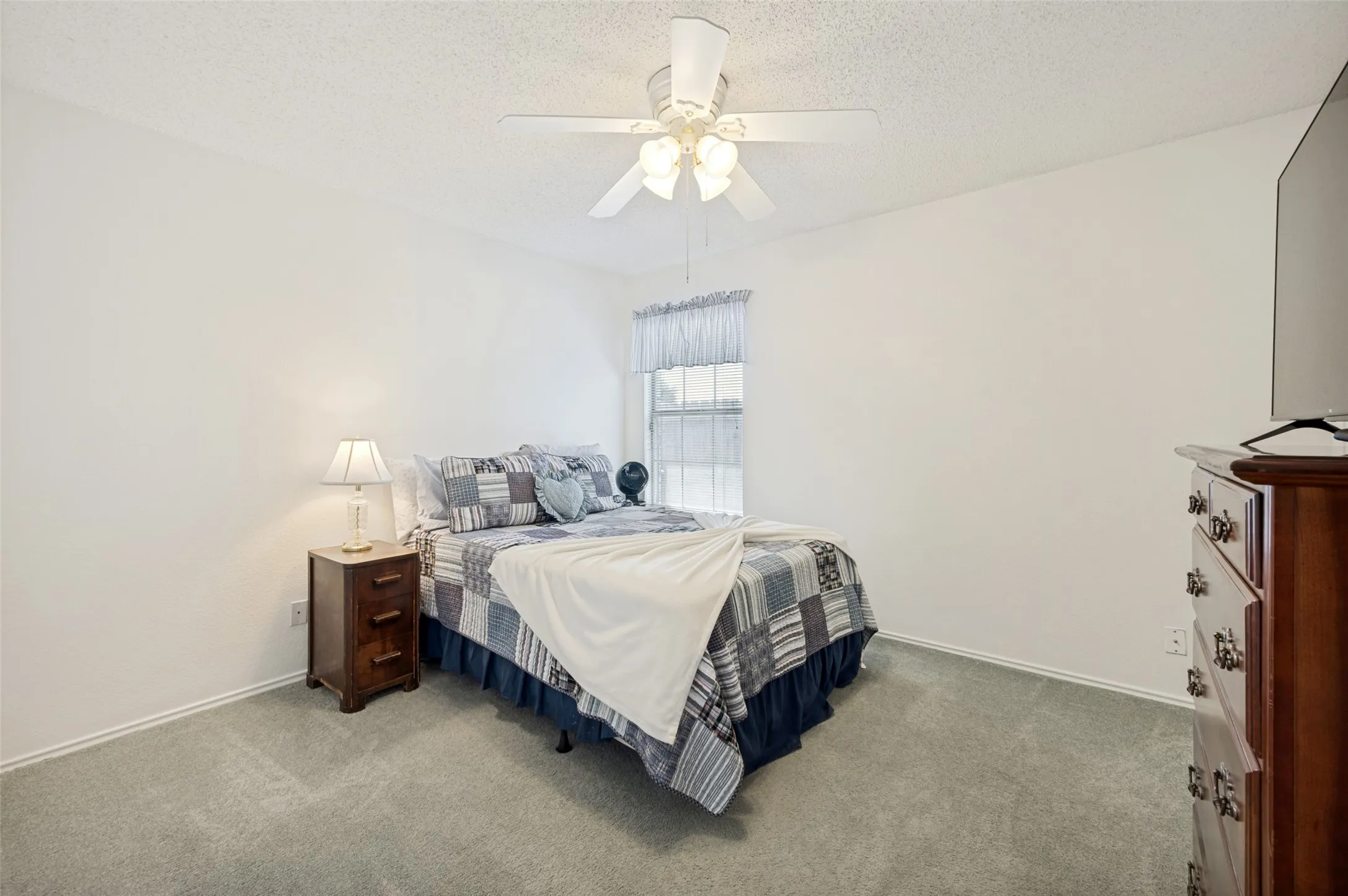 Single Family Residence For Sale in Denton County , 4149 Fryer Street, The Colony, Texas 75056, 3 Bedroom, 2 Bathroom, 2 Garage spaces, 1,570 Sqft, built in 1988, mls#21395810, Real Estate Agent in The Colony, Homes For Sale in Denton county, Homes For Sale in The Colony, Realtor in The Colony Texas, Real Estate Brokerage Independent Realty Texas, Luminita Cordes Realtor