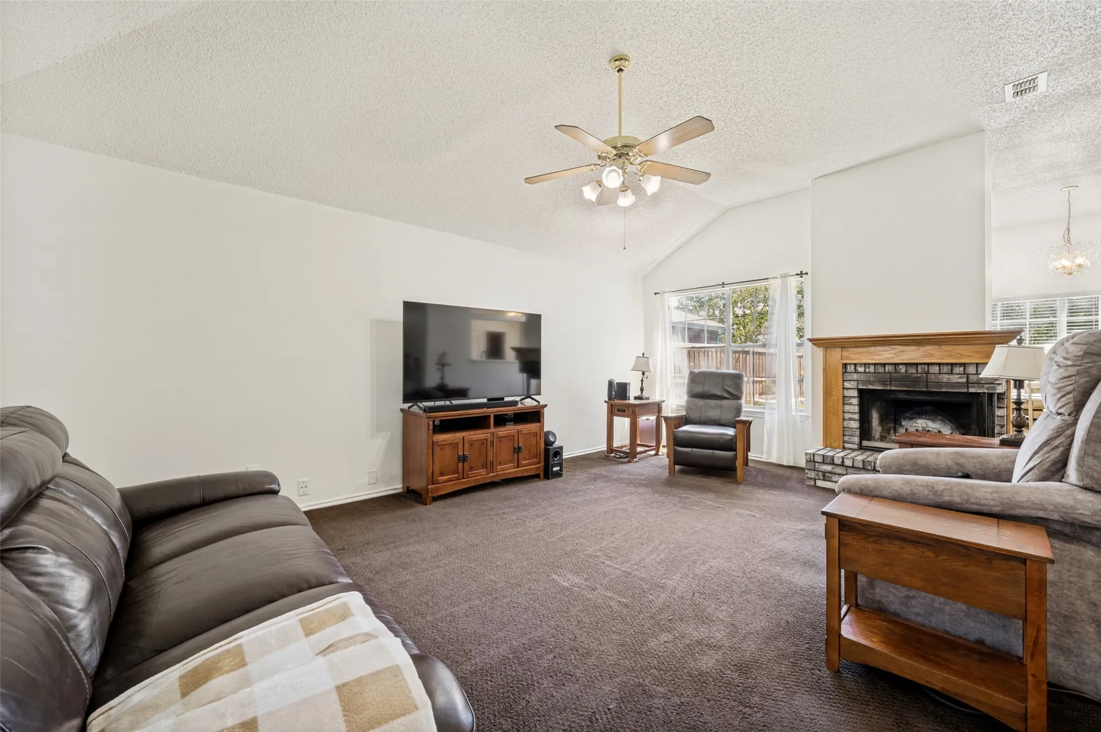 Single Family Residence For Sale in Denton County , 4149 Fryer Street, The Colony, Texas 75056, 3 Bedroom, 2 Bathroom, 2 Garage spaces, 1,570 Sqft, built in 1988, mls#21395810, Real Estate Agent in The Colony, Homes For Sale in Denton county, Homes For Sale in The Colony, Realtor in The Colony Texas, Real Estate Brokerage Independent Realty Texas, Luminita Cordes Realtor