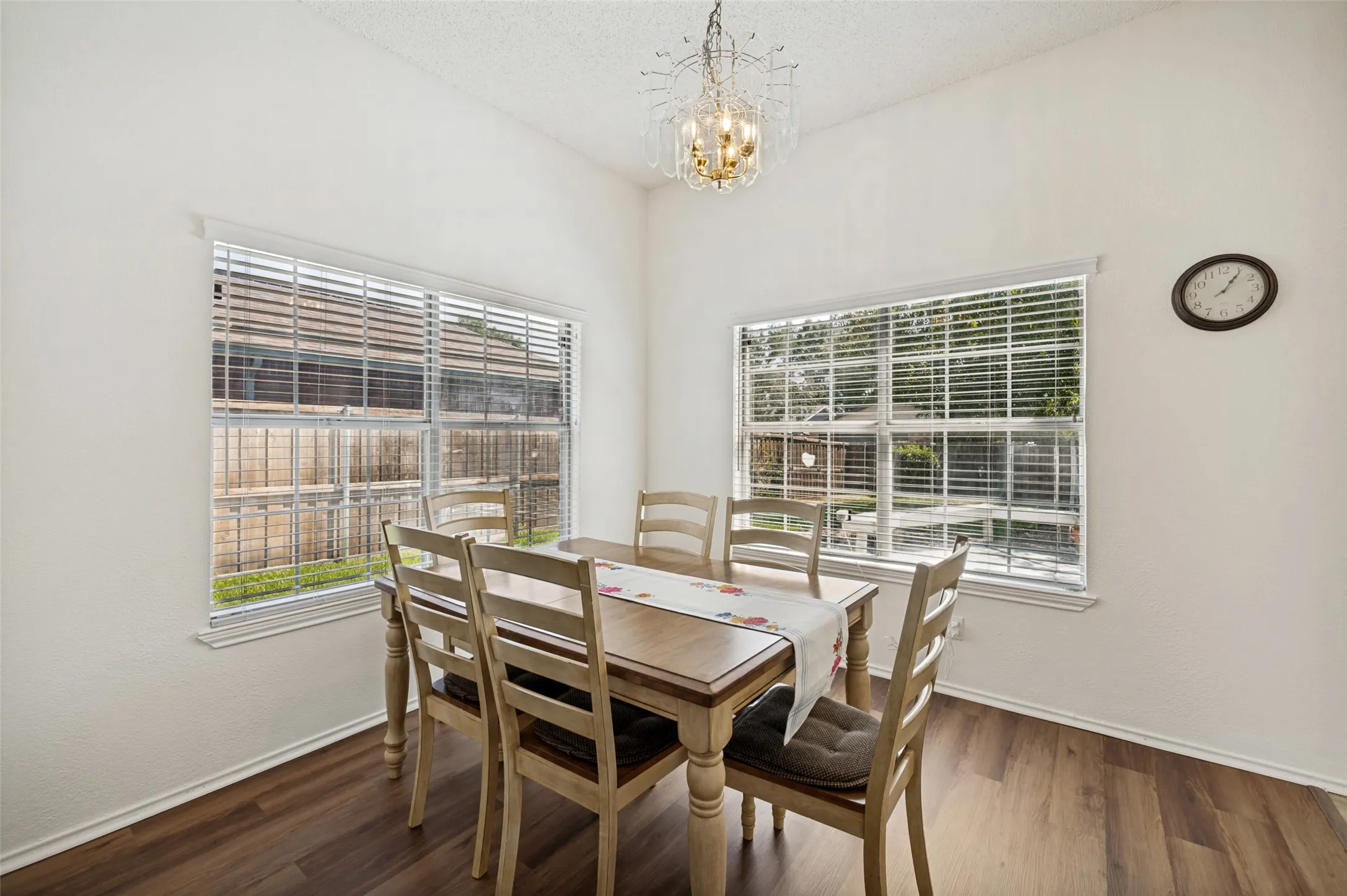 Single Family Residence For Sale in Denton County , 4149 Fryer Street, The Colony, Texas 75056, 3 Bedroom, 2 Bathroom, 2 Garage spaces, 1,570 Sqft, built in 1988, mls#21395810, Real Estate Agent in The Colony, Homes For Sale in Denton county, Homes For Sale in The Colony, Realtor in The Colony Texas, Real Estate Brokerage Independent Realty Texas, Luminita Cordes Realtor