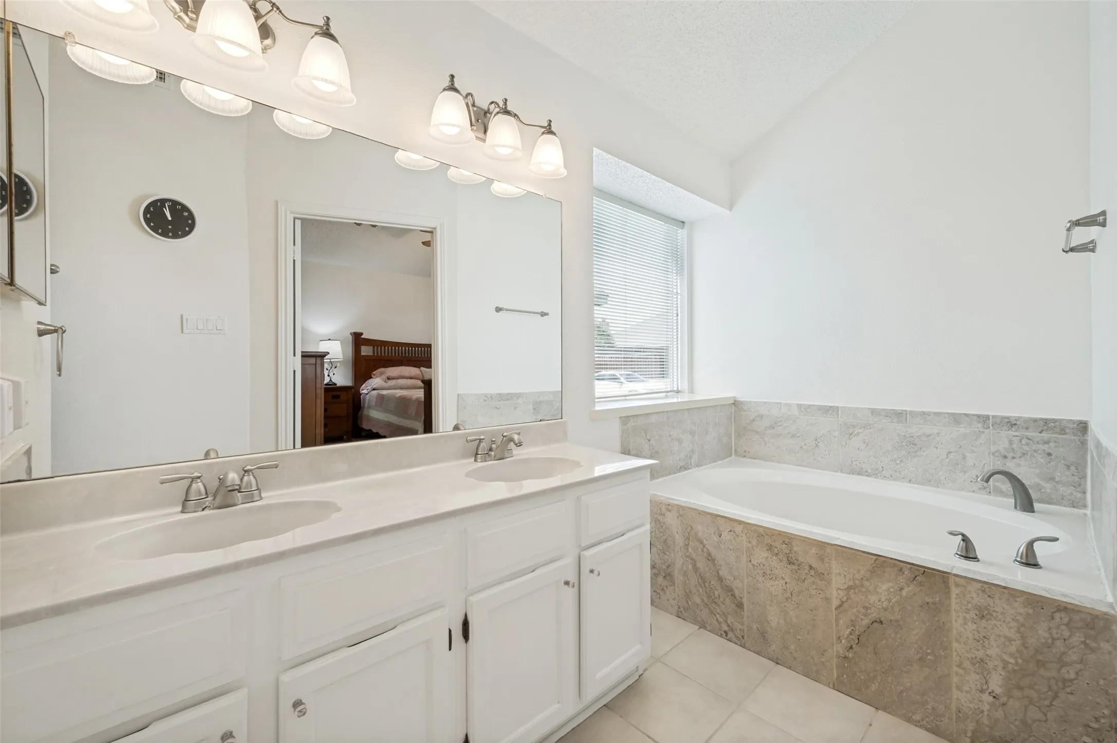 Single Family Residence For Sale in Denton County , 4149 Fryer Street, The Colony, Texas 75056, 3 Bedroom, 2 Bathroom, 2 Garage spaces, 1,570 Sqft, built in 1988, mls#21395810, Real Estate Agent in The Colony, Homes For Sale in Denton county, Homes For Sale in The Colony, Realtor in The Colony Texas, Real Estate Brokerage Independent Realty Texas, Luminita Cordes Realtor