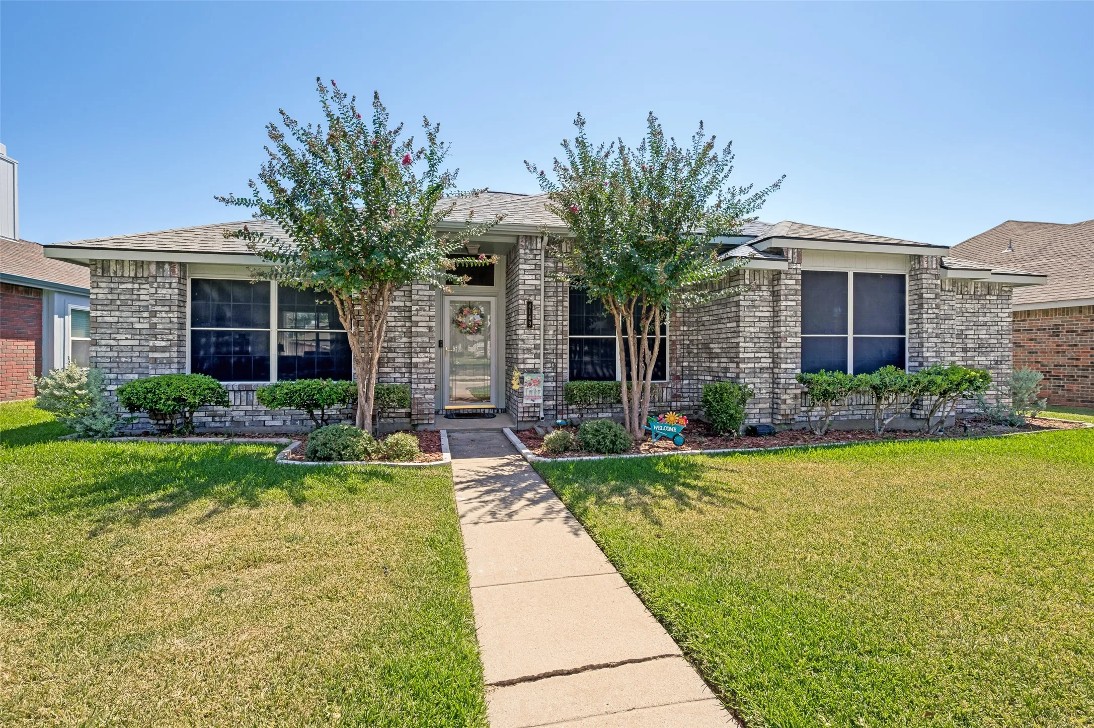 Single Family Residence For Sale in Denton County , 4149 Fryer Street, The Colony, Texas 75056, 3 Bedroom, 2 Bathroom, 2 Garage spaces, 1,570 Sqft, built in 1988, mls#21395810, Real Estate Agent in The Colony, Homes For Sale in Denton county, Homes For Sale in The Colony, Realtor in The Colony Texas, Real Estate Brokerage Independent Realty Texas, Luminita Cordes Realtor