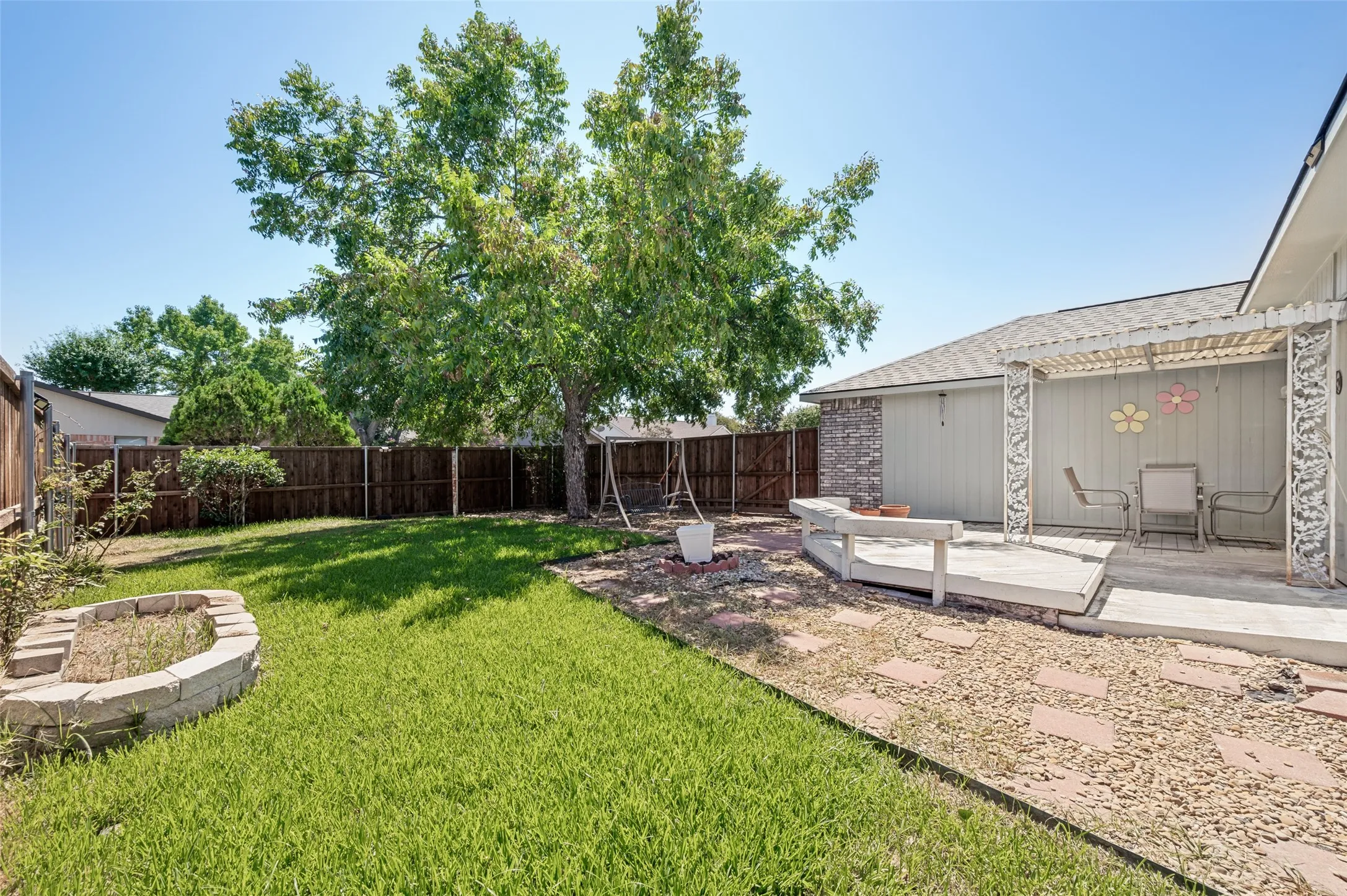 Single Family Residence For Sale in Denton County , 4149 Fryer Street, The Colony, Texas 75056, 3 Bedroom, 2 Bathroom, 2 Garage spaces, 1,570 Sqft, built in 1988, mls#21395810, Real Estate Agent in The Colony, Homes For Sale in Denton county, Homes For Sale in The Colony, Realtor in The Colony Texas, Real Estate Brokerage Independent Realty Texas, Luminita Cordes Realtor
