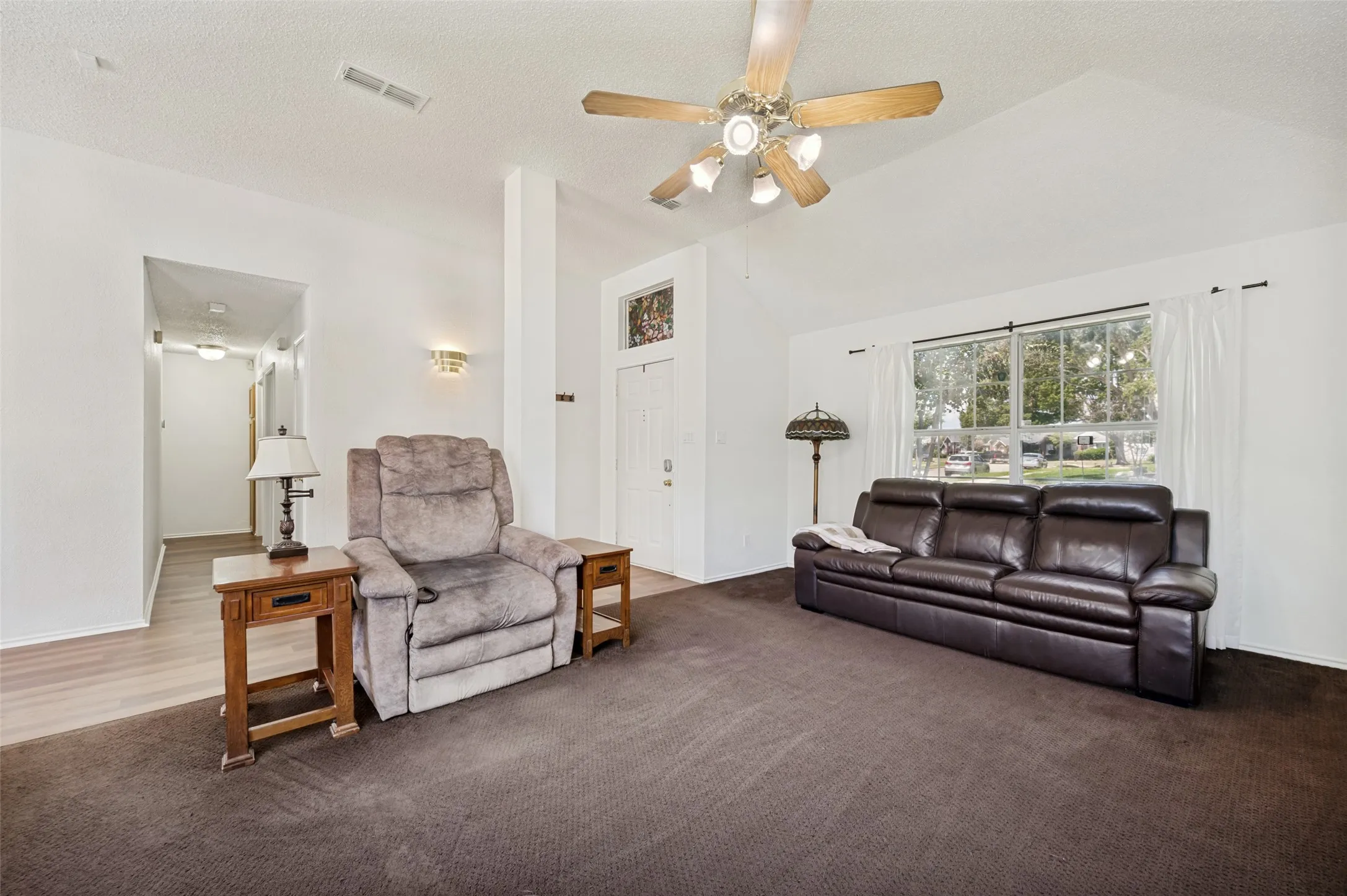 Single Family Residence For Sale in Denton County , 4149 Fryer Street, The Colony, Texas 75056, 3 Bedroom, 2 Bathroom, 2 Garage spaces, 1,570 Sqft, built in 1988, mls#21395810, Real Estate Agent in The Colony, Homes For Sale in Denton county, Homes For Sale in The Colony, Realtor in The Colony Texas, Real Estate Brokerage Independent Realty Texas, Luminita Cordes Realtor