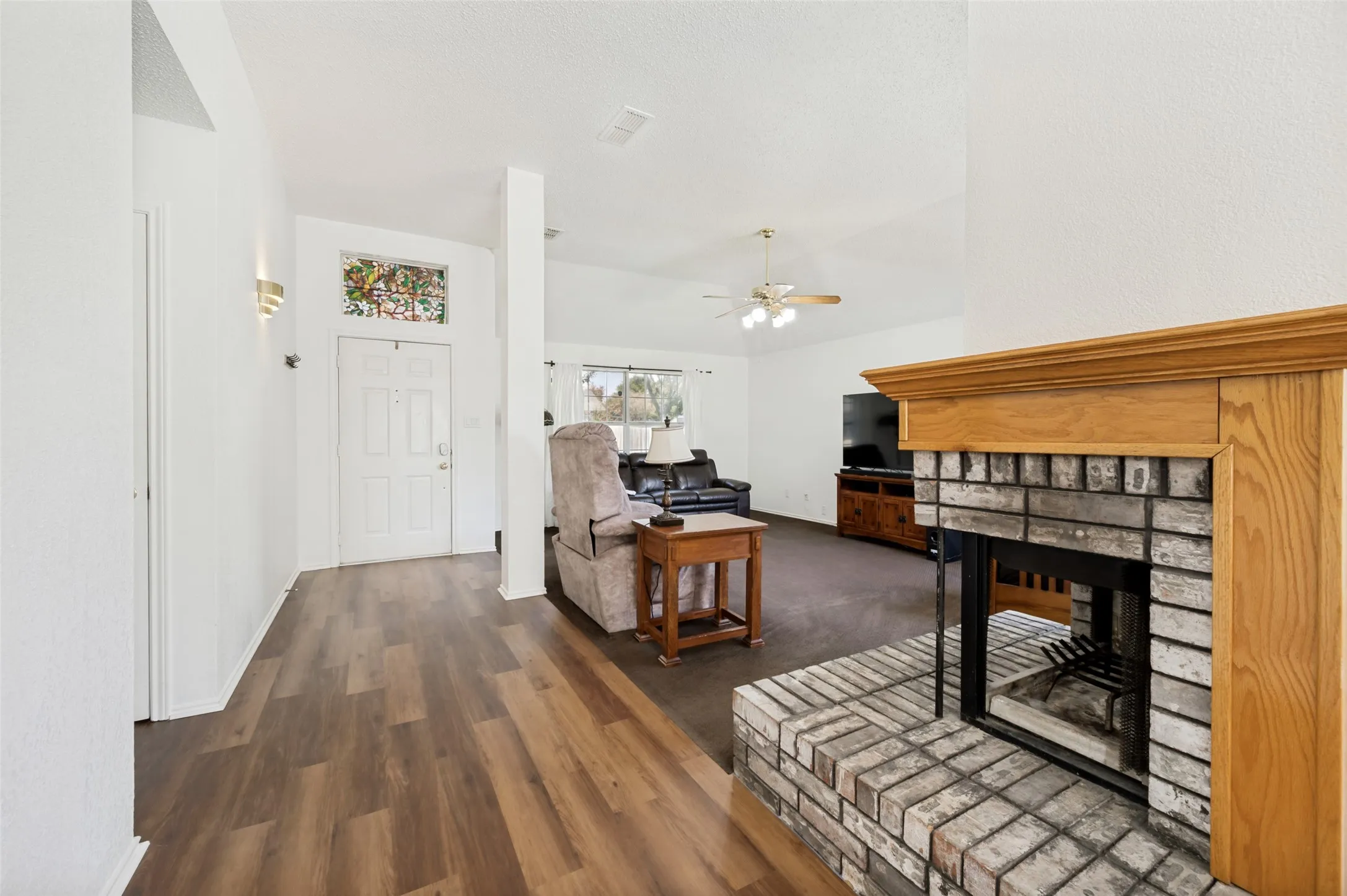 Single Family Residence For Sale in Denton County , 4149 Fryer Street, The Colony, Texas 75056, 3 Bedroom, 2 Bathroom, 2 Garage spaces, 1,570 Sqft, built in 1988, mls#21395810, Real Estate Agent in The Colony, Homes For Sale in Denton county, Homes For Sale in The Colony, Realtor in The Colony Texas, Real Estate Brokerage Independent Realty Texas, Luminita Cordes Realtor