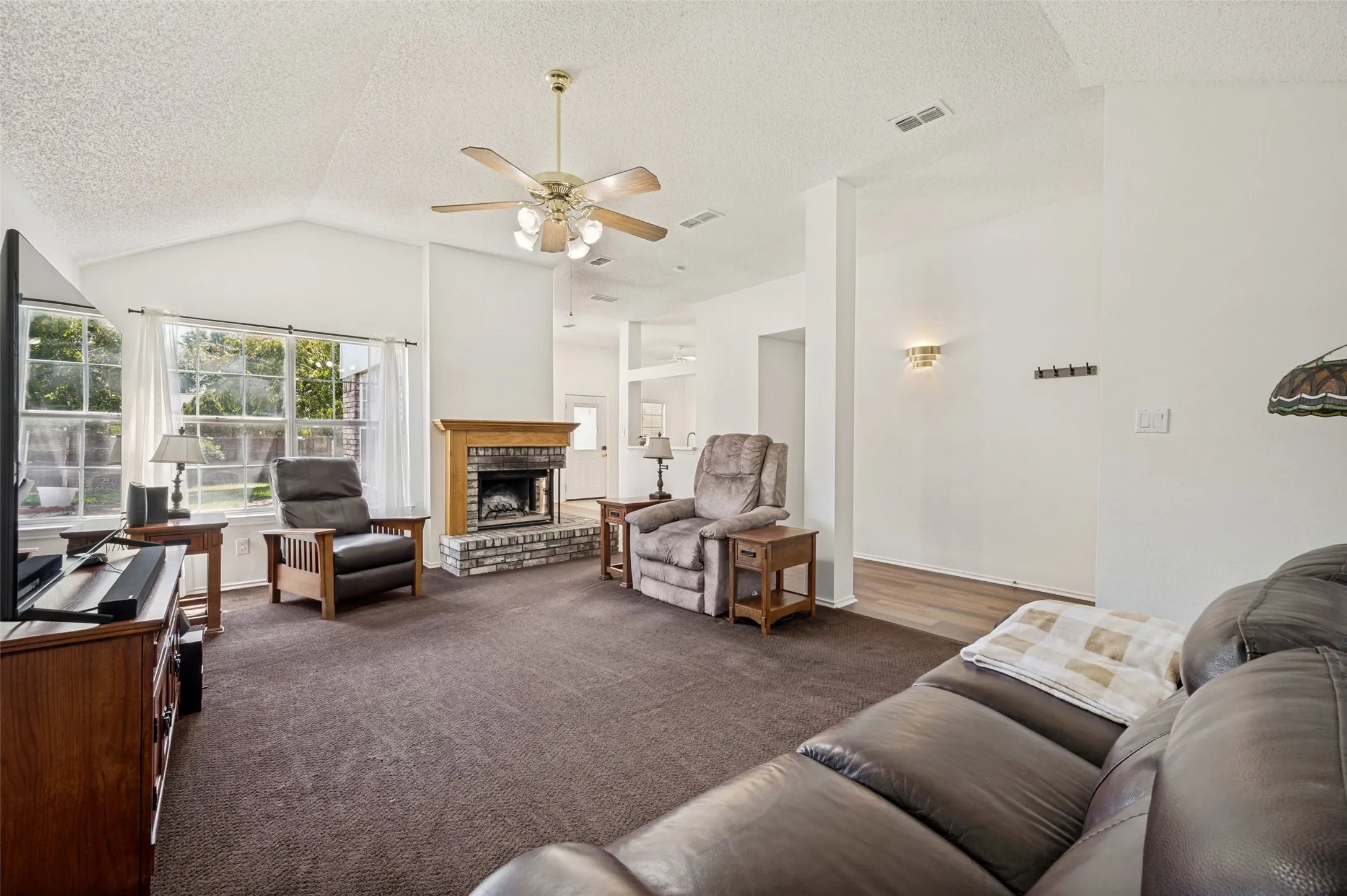 Single Family Residence For Sale in Denton County , 4149 Fryer Street, The Colony, Texas 75056, 3 Bedroom, 2 Bathroom, 2 Garage spaces, 1,570 Sqft, built in 1988, mls#21395810, Real Estate Agent in The Colony, Homes For Sale in Denton county, Homes For Sale in The Colony, Realtor in The Colony Texas, Real Estate Brokerage Independent Realty Texas, Luminita Cordes Realtor