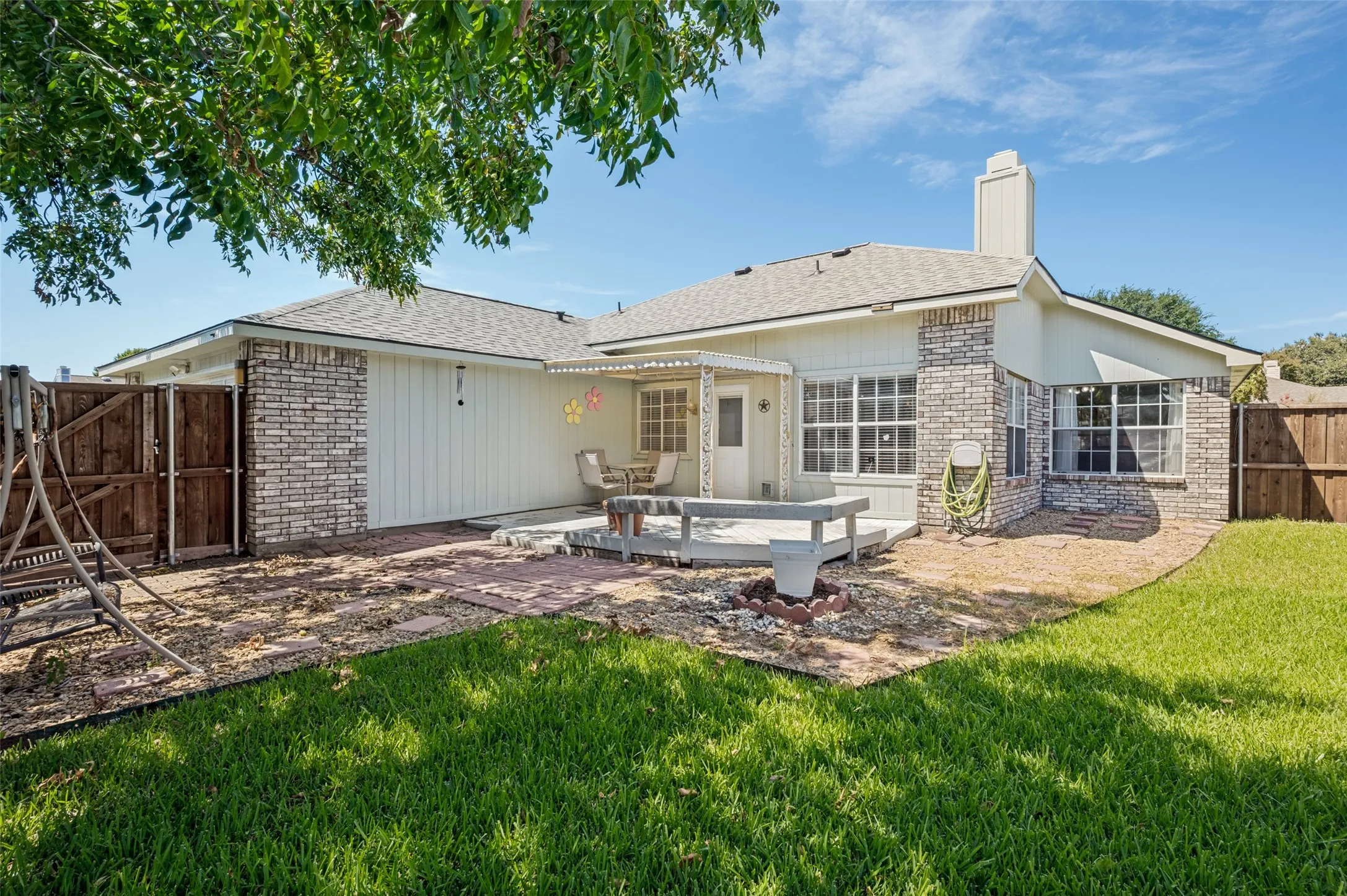 Single Family Residence For Sale in Denton County , 4149 Fryer Street, The Colony, Texas 75056, 3 Bedroom, 2 Bathroom, 2 Garage spaces, 1,570 Sqft, built in 1988, mls#21395810, Real Estate Agent in The Colony, Homes For Sale in Denton county, Homes For Sale in The Colony, Realtor in The Colony Texas, Real Estate Brokerage Independent Realty Texas, Luminita Cordes Realtor