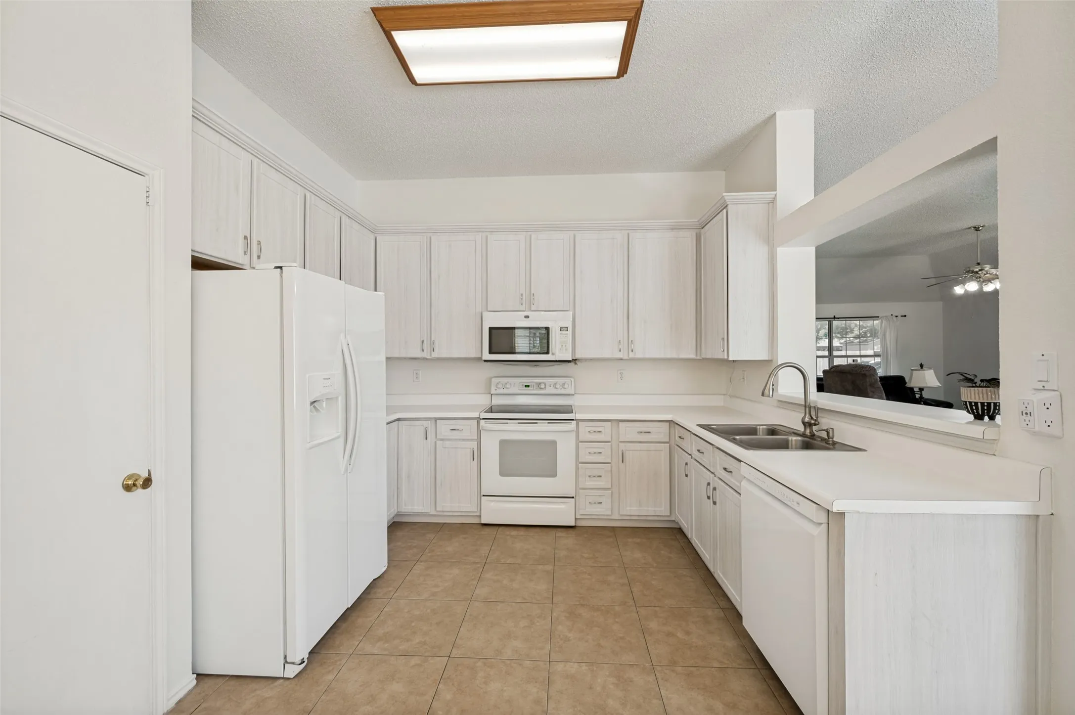 Single Family Residence For Sale in Denton County , 4149 Fryer Street, The Colony, Texas 75056, 3 Bedroom, 2 Bathroom, 2 Garage spaces, 1,570 Sqft, built in 1988, mls#21395810, Real Estate Agent in The Colony, Homes For Sale in Denton county, Homes For Sale in The Colony, Realtor in The Colony Texas, Real Estate Brokerage Independent Realty Texas, Luminita Cordes Realtor