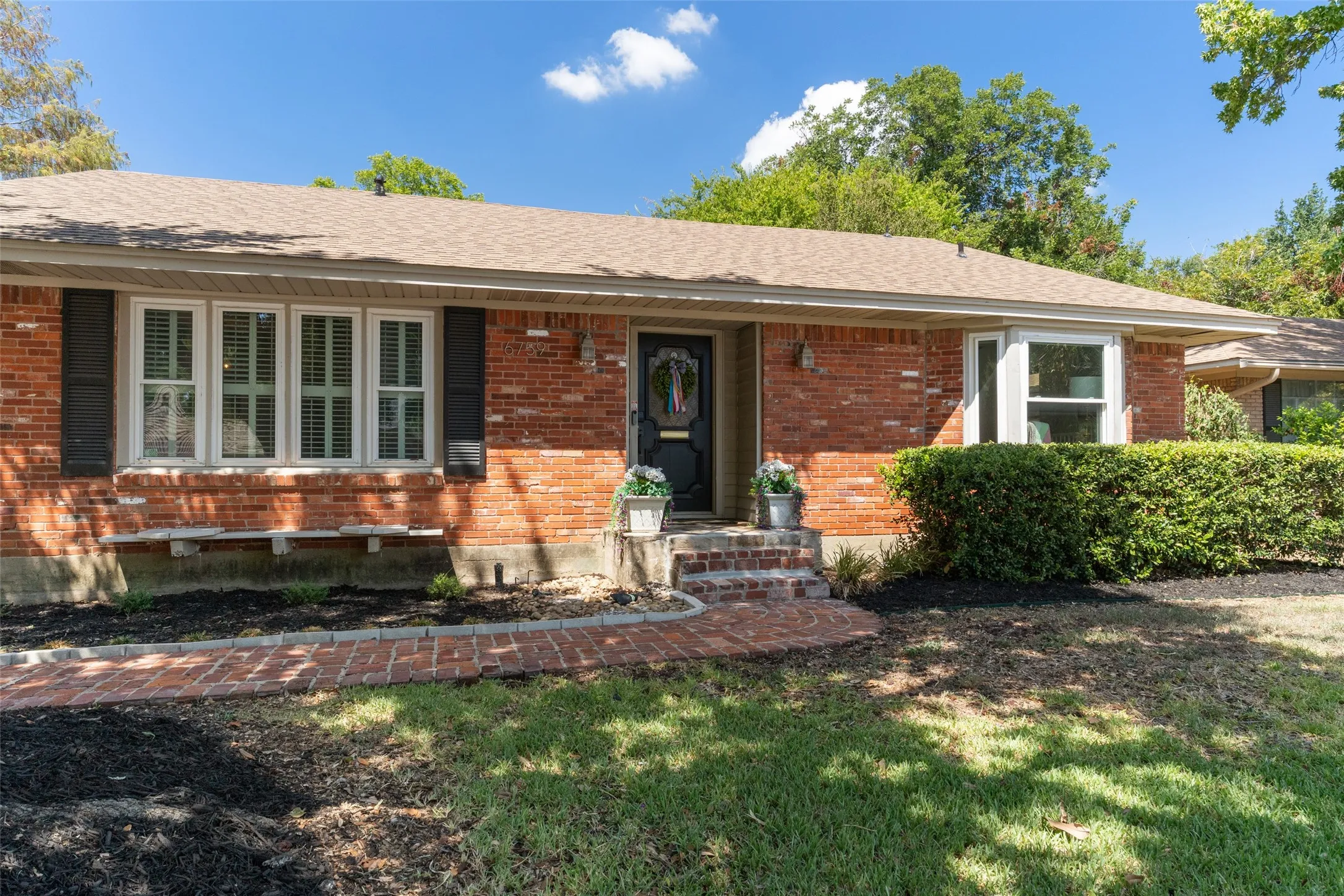 Single Family Residence For Sale in Dallas County , 6759 E Mockingbird Lane, Dallas, Texas 75214, 2 Bedroom, 2 Bathroom, 2 Garage spaces, 1,545 Sqft, built in 1956, mls#21396484, Real Estate Agent in Dallas, Homes For Sale in Dallas county, Homes For Sale in Dallas, Realtor in Dallas Texas, Real Estate Brokerage Independent Realty Texas, Luminita Cordes Realtor
