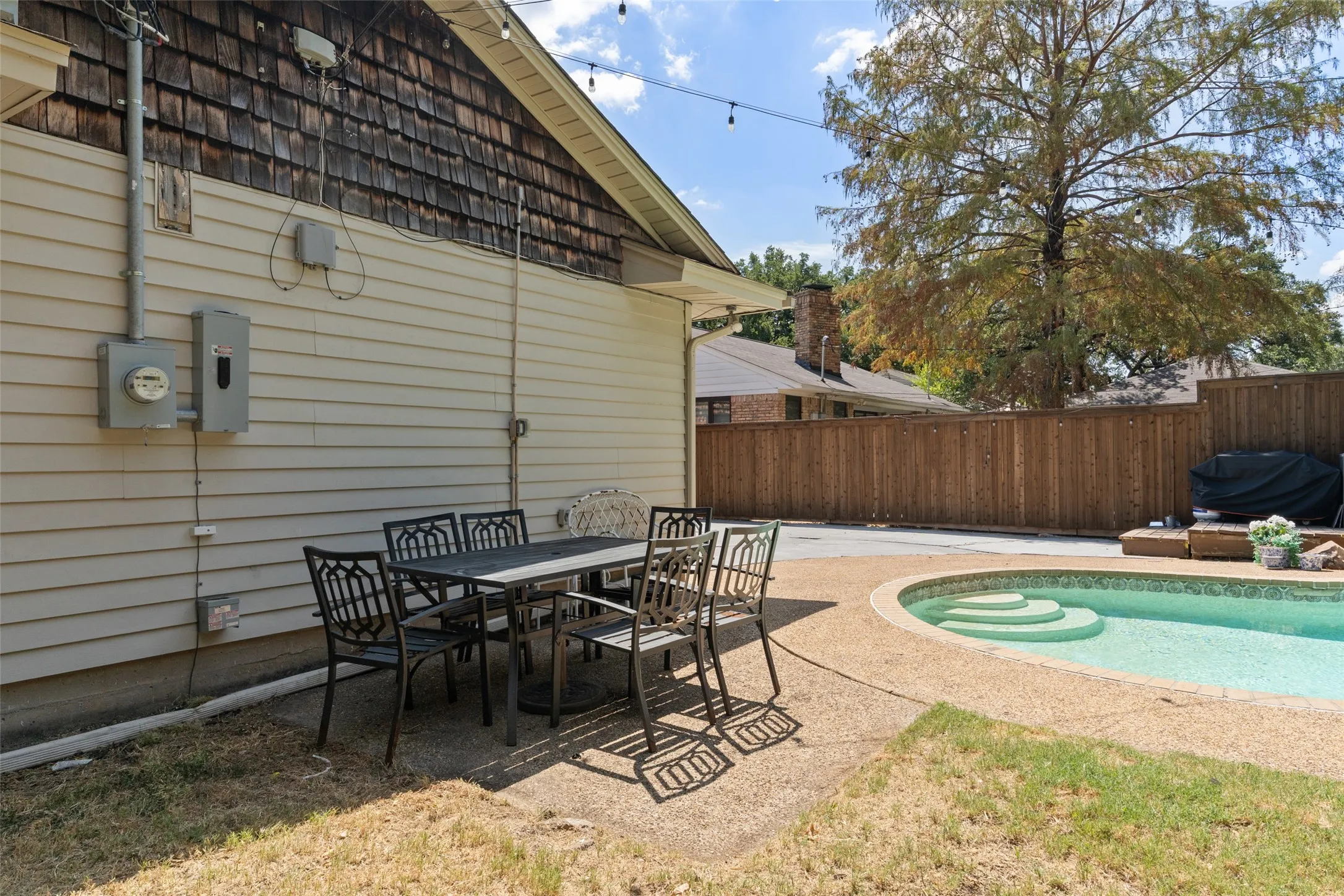 Single Family Residence For Sale in Dallas County , 6759 E Mockingbird Lane, Dallas, Texas 75214, 2 Bedroom, 2 Bathroom, 2 Garage spaces, 1,545 Sqft, built in 1956, mls#21396484, Real Estate Agent in Dallas, Homes For Sale in Dallas county, Homes For Sale in Dallas, Realtor in Dallas Texas, Real Estate Brokerage Independent Realty Texas, Luminita Cordes Realtor