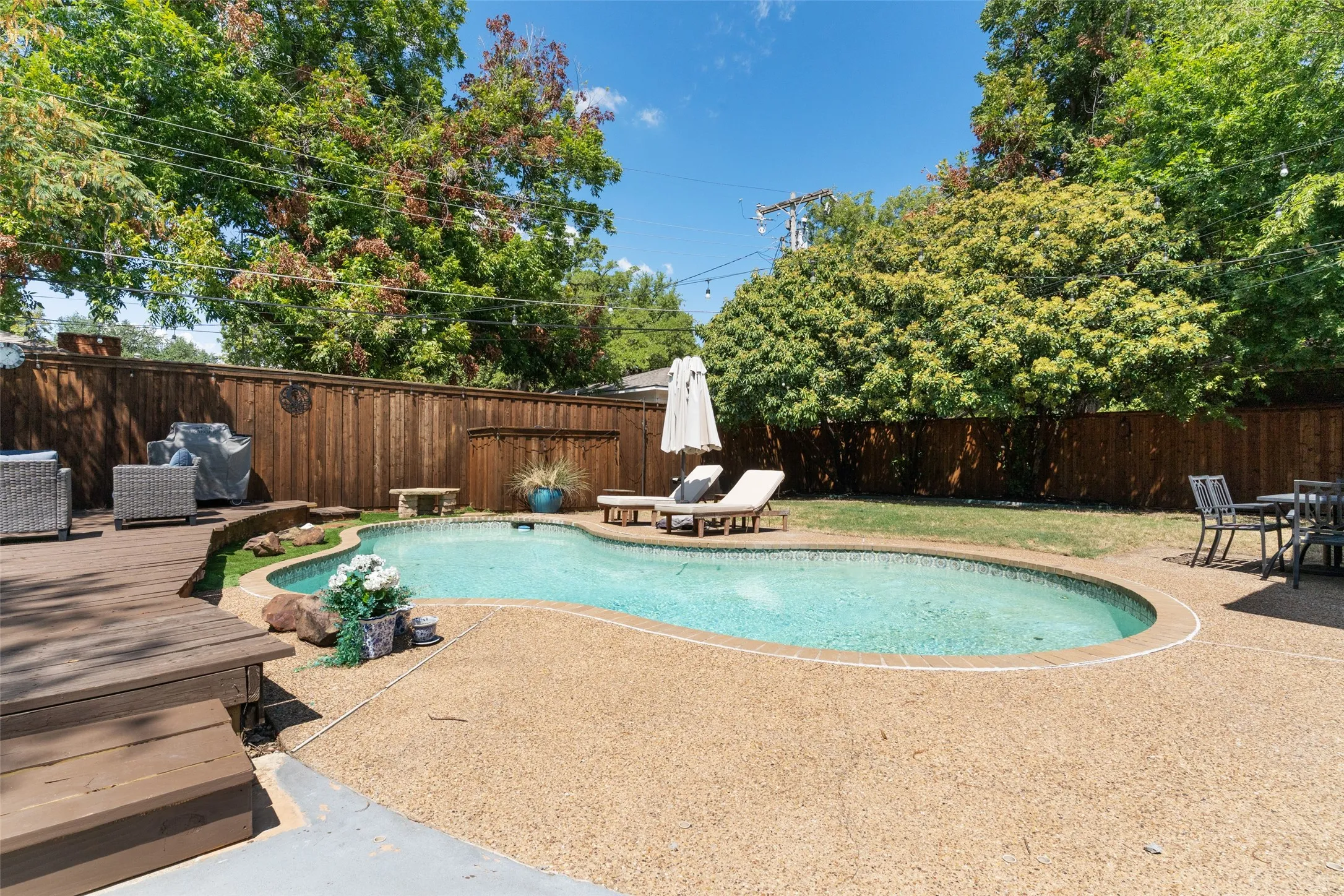 Single Family Residence For Sale in Dallas County , 6759 E Mockingbird Lane, Dallas, Texas 75214, 2 Bedroom, 2 Bathroom, 2 Garage spaces, 1,545 Sqft, built in 1956, mls#21396484, Real Estate Agent in Dallas, Homes For Sale in Dallas county, Homes For Sale in Dallas, Realtor in Dallas Texas, Real Estate Brokerage Independent Realty Texas, Luminita Cordes Realtor