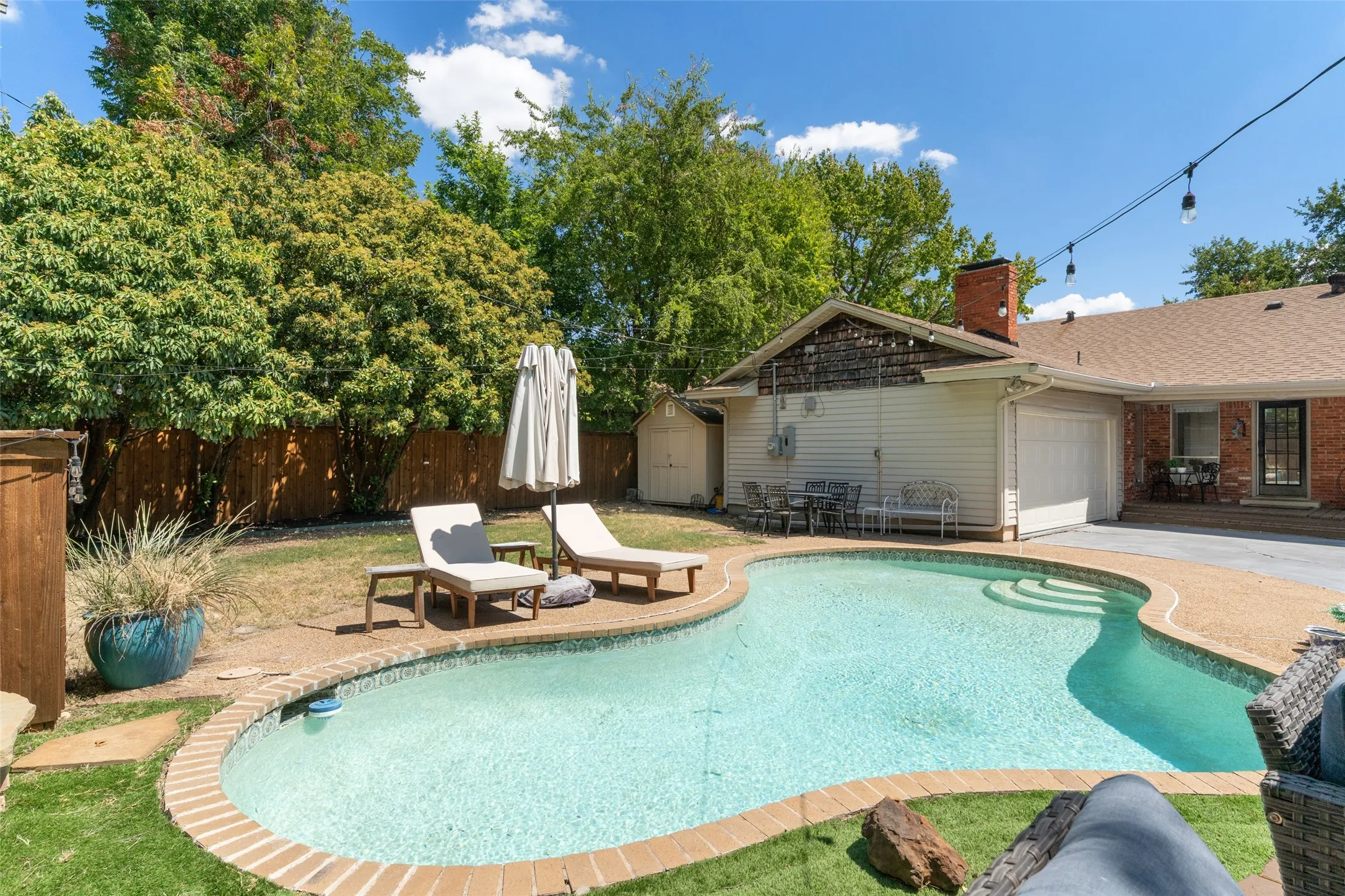 Single Family Residence For Sale in Dallas County , 6759 E Mockingbird Lane, Dallas, Texas 75214, 2 Bedroom, 2 Bathroom, 2 Garage spaces, 1,545 Sqft, built in 1956, mls#21396484, Real Estate Agent in Dallas, Homes For Sale in Dallas county, Homes For Sale in Dallas, Realtor in Dallas Texas, Real Estate Brokerage Independent Realty Texas, Luminita Cordes Realtor