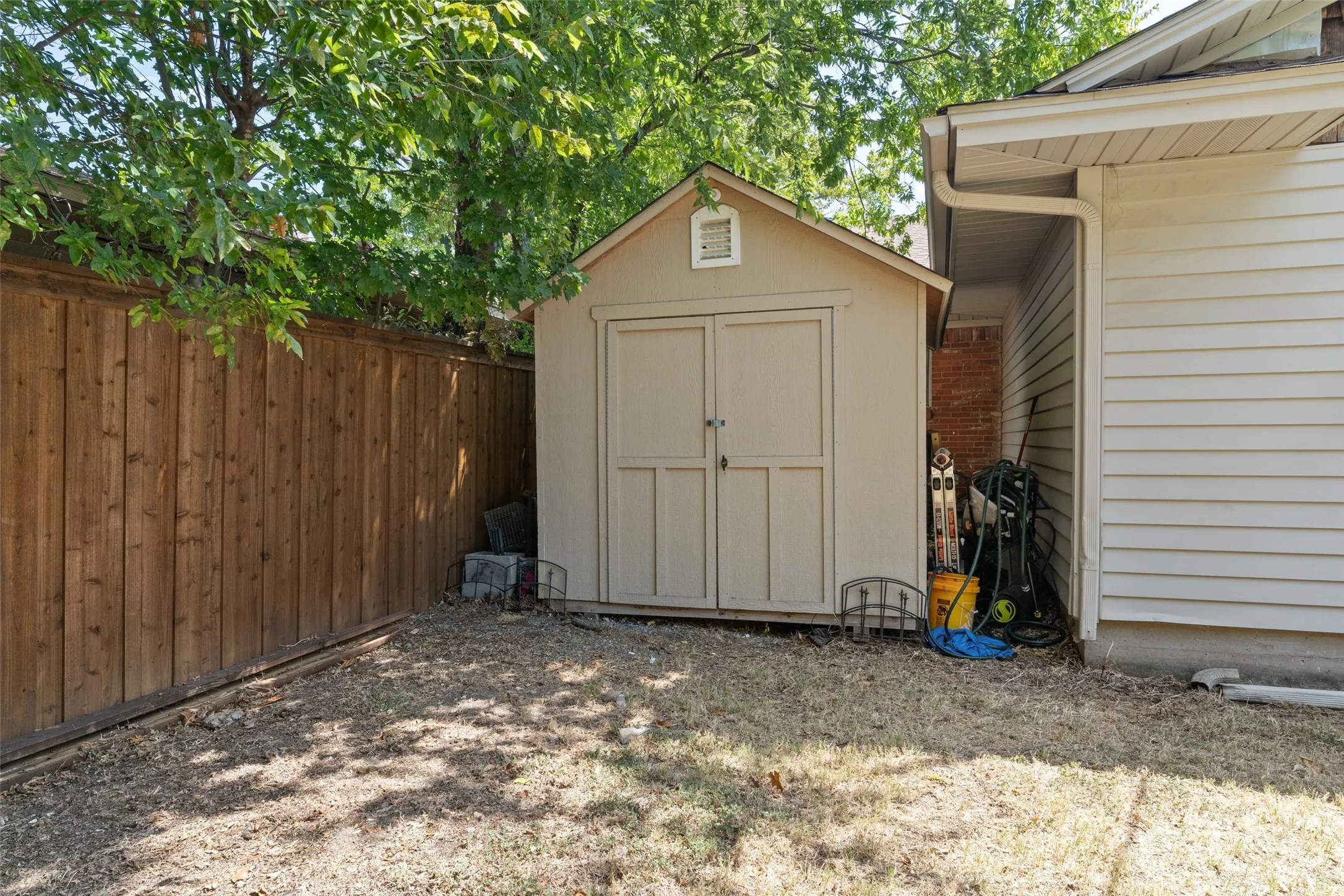 Single Family Residence For Sale in Dallas County , 6759 E Mockingbird Lane, Dallas, Texas 75214, 2 Bedroom, 2 Bathroom, 2 Garage spaces, 1,545 Sqft, built in 1956, mls#21396484, Real Estate Agent in Dallas, Homes For Sale in Dallas county, Homes For Sale in Dallas, Realtor in Dallas Texas, Real Estate Brokerage Independent Realty Texas, Luminita Cordes Realtor
