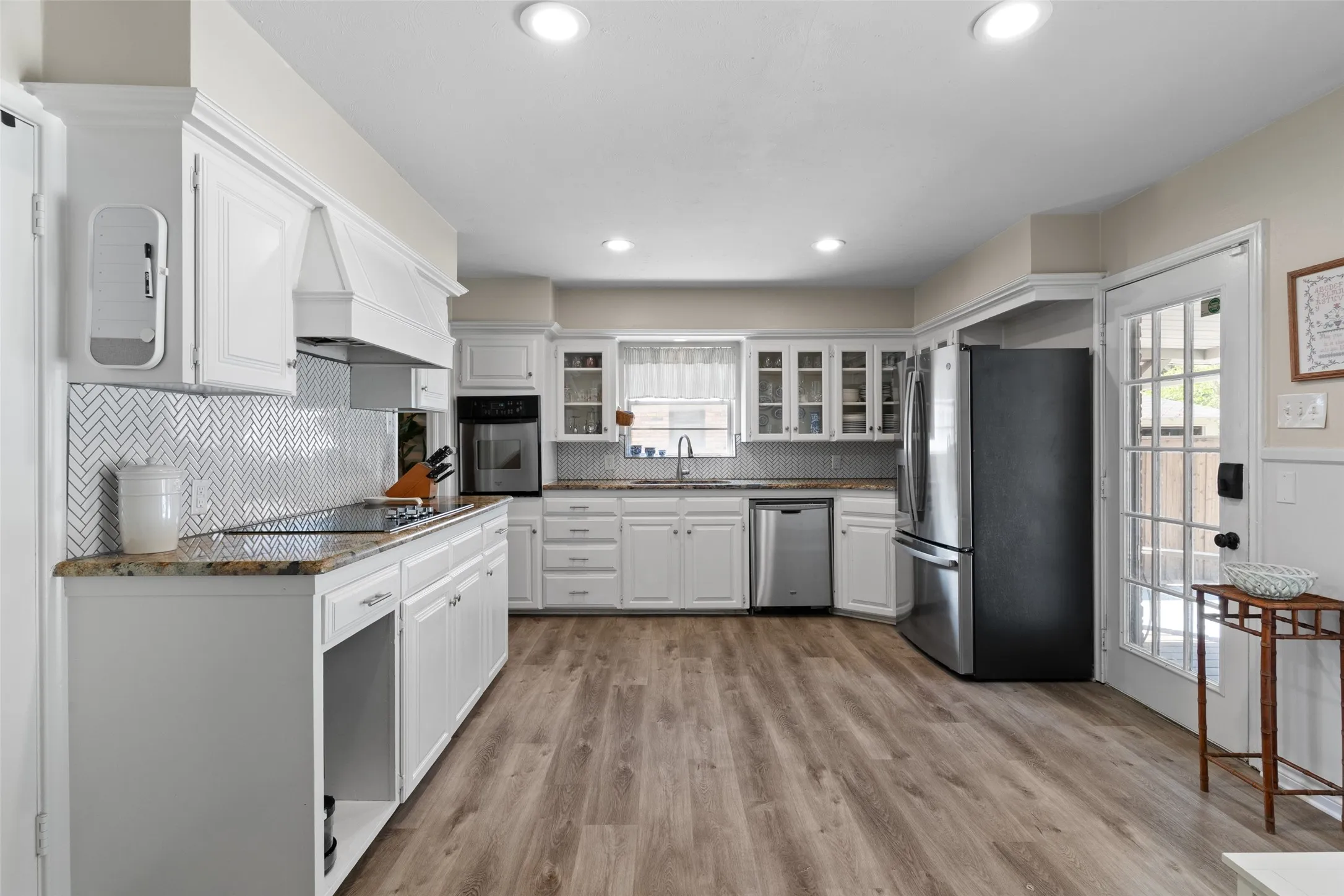 Single Family Residence For Sale in Dallas County , 6759 E Mockingbird Lane, Dallas, Texas 75214, 2 Bedroom, 2 Bathroom, 2 Garage spaces, 1,545 Sqft, built in 1956, mls#21396484, Real Estate Agent in Dallas, Homes For Sale in Dallas county, Homes For Sale in Dallas, Realtor in Dallas Texas, Real Estate Brokerage Independent Realty Texas, Luminita Cordes Realtor
