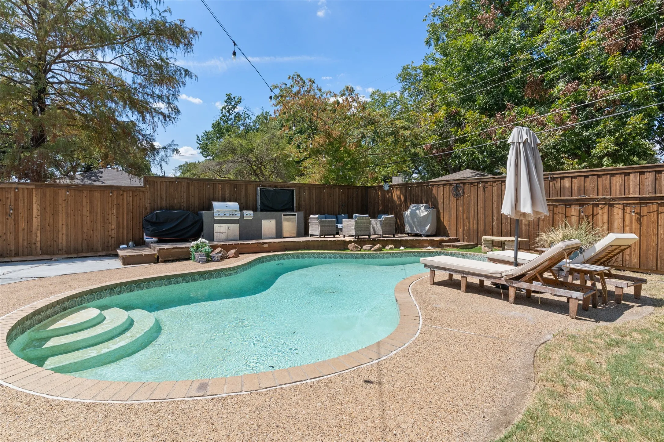 Single Family Residence For Sale in Dallas County , 6759 E Mockingbird Lane, Dallas, Texas 75214, 2 Bedroom, 2 Bathroom, 2 Garage spaces, 1,545 Sqft, built in 1956, mls#21396484, Real Estate Agent in Dallas, Homes For Sale in Dallas county, Homes For Sale in Dallas, Realtor in Dallas Texas, Real Estate Brokerage Independent Realty Texas, Luminita Cordes Realtor