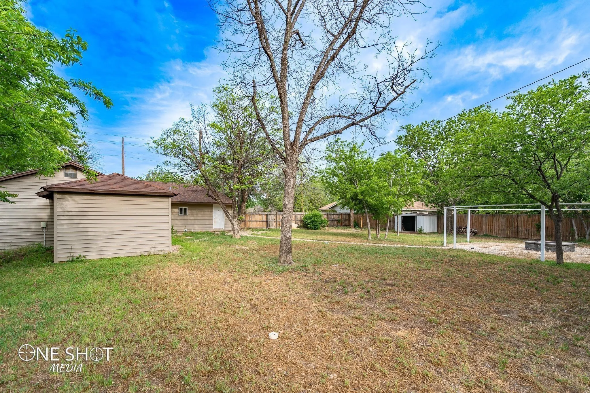 Single Family Residence For Rent in Taylor County , 2133 Ross Avenue, Abilene, Texas 79605, 3 Bedroom, 2 Bathroom, Garage spaces, 1,566 Sqft, built in 1948, mls#21396495, Real Estate Agent in Abilene, Homes For Rent in Taylor county, Homes For Rent in Abilene, Realtor in Abilene Texas, Real Estate Brokerage Independent Realty Texas, Luminita Cordes Realtor