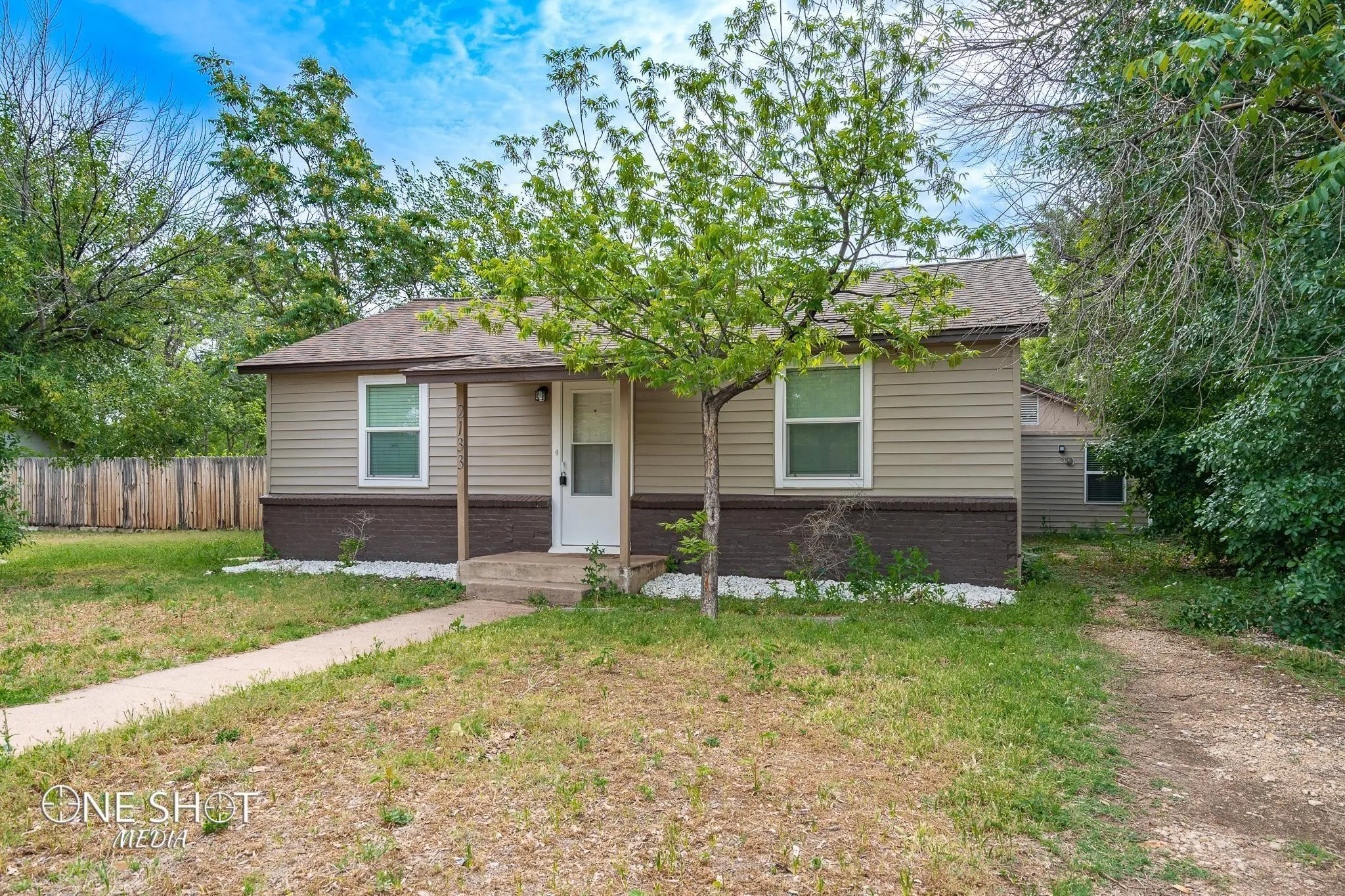 Single Family Residence For Rent in Taylor County , 2133 Ross Avenue, Abilene, Texas 79605, 3 Bedroom, 2 Bathroom, Garage spaces, 1,566 Sqft, built in 1948, mls#21396495, Real Estate Agent in Abilene, Homes For Rent in Taylor county, Homes For Rent in Abilene, Realtor in Abilene Texas, Real Estate Brokerage Independent Realty Texas, Luminita Cordes Realtor