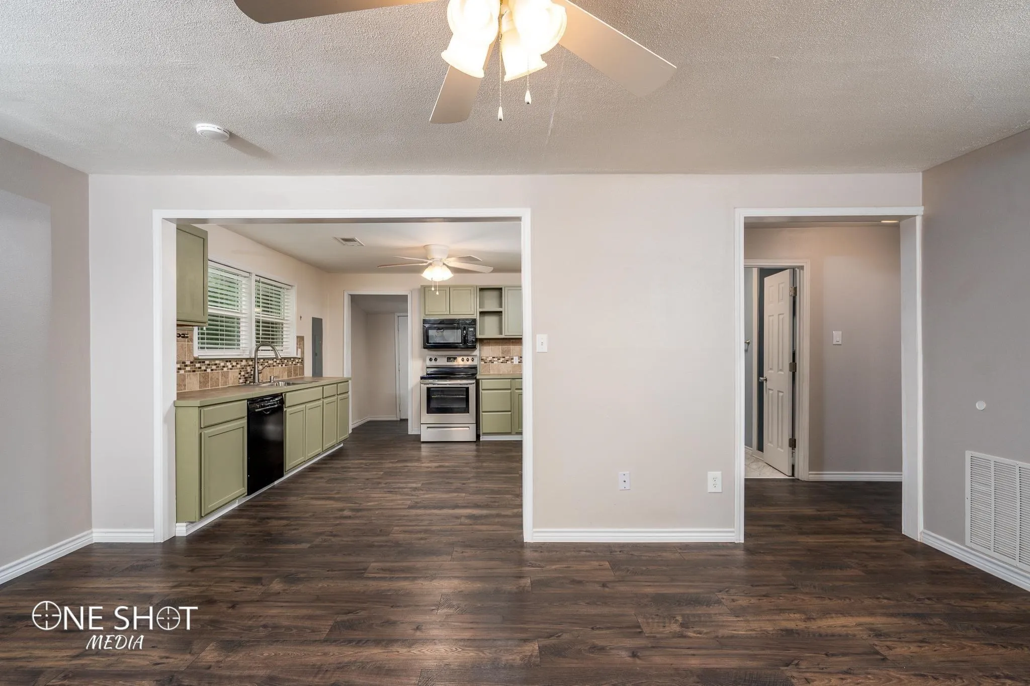 Single Family Residence For Rent in Taylor County , 2133 Ross Avenue, Abilene, Texas 79605, 3 Bedroom, 2 Bathroom, Garage spaces, 1,566 Sqft, built in 1948, mls#21396495, Real Estate Agent in Abilene, Homes For Rent in Taylor county, Homes For Rent in Abilene, Realtor in Abilene Texas, Real Estate Brokerage Independent Realty Texas, Luminita Cordes Realtor