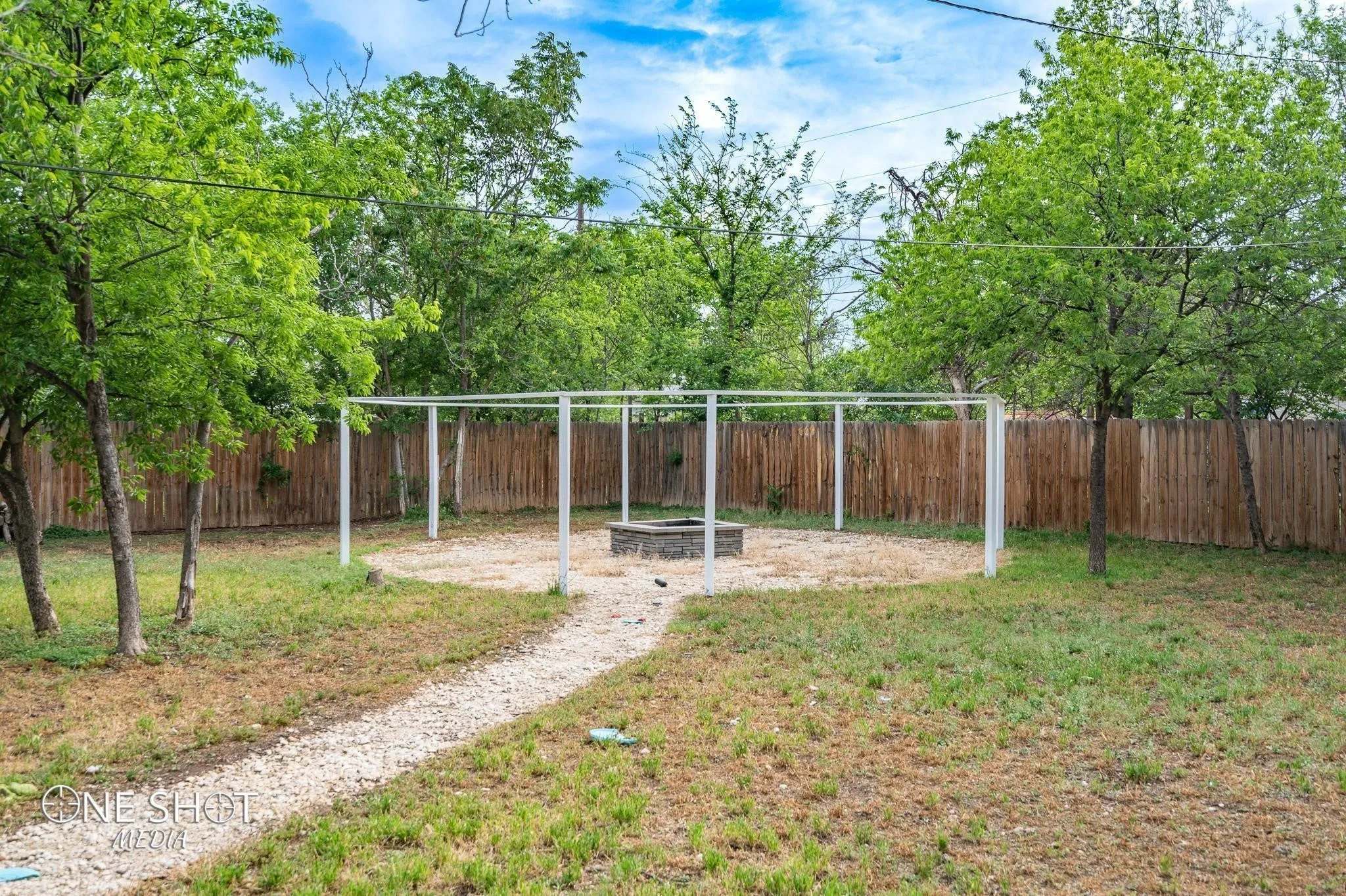 Single Family Residence For Rent in Taylor County , 2133 Ross Avenue, Abilene, Texas 79605, 3 Bedroom, 2 Bathroom, Garage spaces, 1,566 Sqft, built in 1948, mls#21396495, Real Estate Agent in Abilene, Homes For Rent in Taylor county, Homes For Rent in Abilene, Realtor in Abilene Texas, Real Estate Brokerage Independent Realty Texas, Luminita Cordes Realtor
