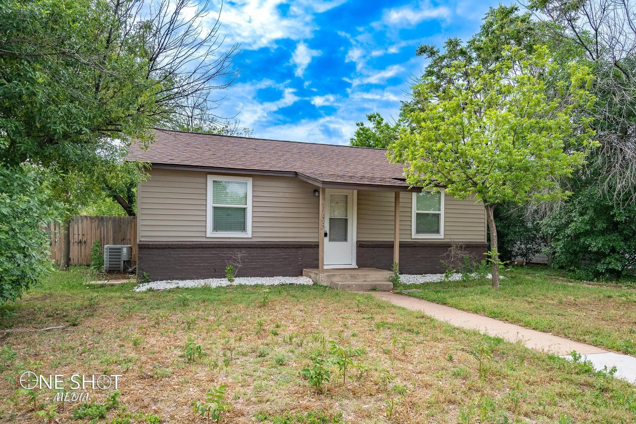 Single Family Residence For Rent in Taylor County , 2133 Ross Avenue, Abilene, Texas 79605, 3 Bedroom, 2 Bathroom, Garage spaces, 1,566 Sqft, built in 1948, mls#21396495, Real Estate Agent in Abilene, Homes For Rent in Taylor county, Homes For Rent in Abilene, Realtor in Abilene Texas, Real Estate Brokerage Independent Realty Texas, Luminita Cordes Realtor