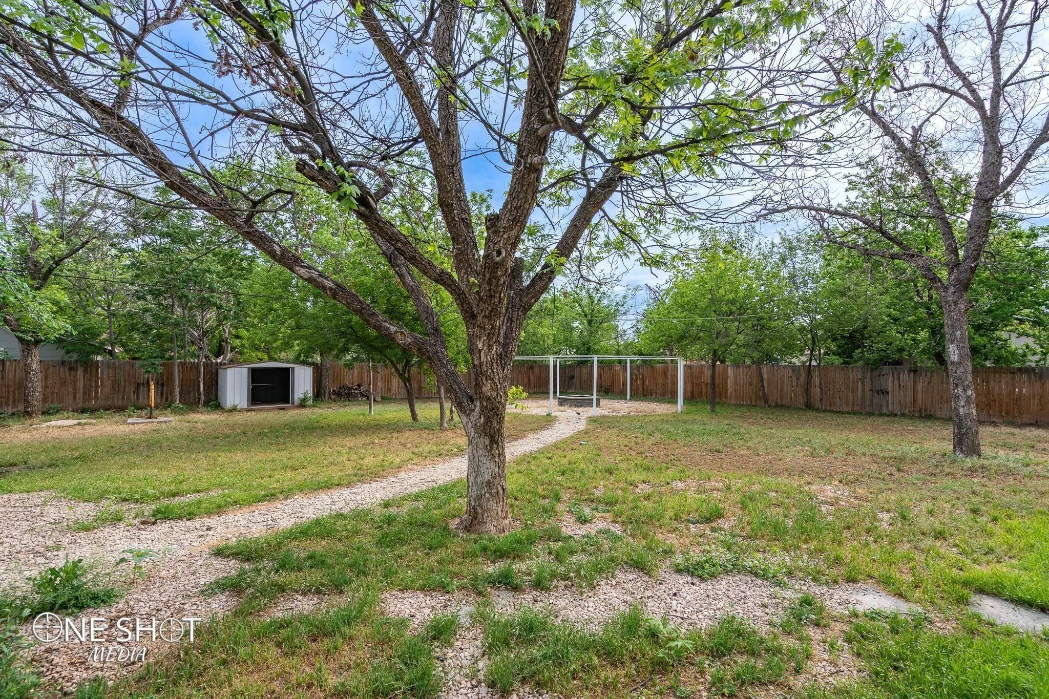 Single Family Residence For Rent in Taylor County , 2133 Ross Avenue, Abilene, Texas 79605, 3 Bedroom, 2 Bathroom, Garage spaces, 1,566 Sqft, built in 1948, mls#21396495, Real Estate Agent in Abilene, Homes For Rent in Taylor county, Homes For Rent in Abilene, Realtor in Abilene Texas, Real Estate Brokerage Independent Realty Texas, Luminita Cordes Realtor