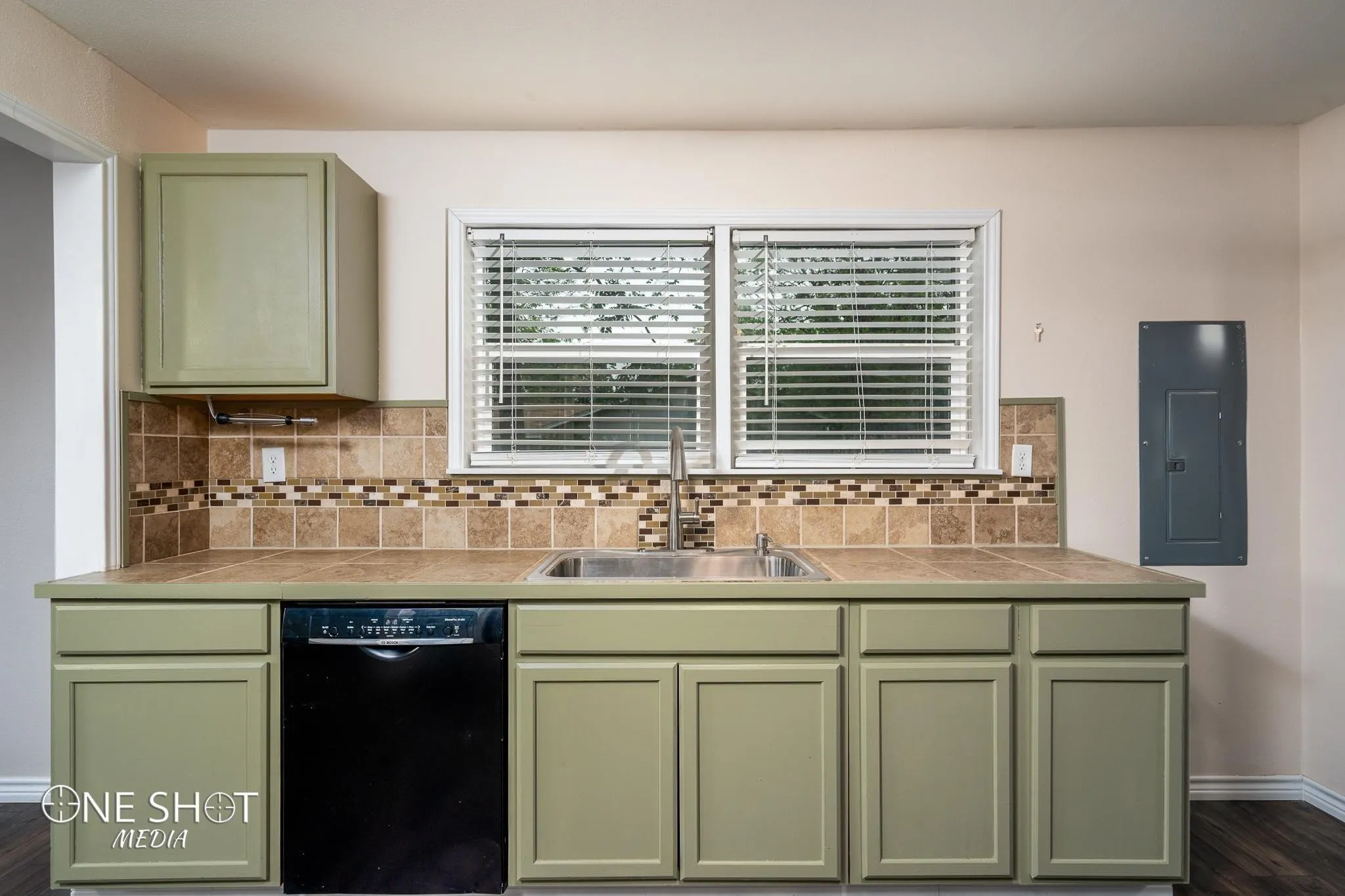 Single Family Residence For Rent in Taylor County , 2133 Ross Avenue, Abilene, Texas 79605, 3 Bedroom, 2 Bathroom, Garage spaces, 1,566 Sqft, built in 1948, mls#21396495, Real Estate Agent in Abilene, Homes For Rent in Taylor county, Homes For Rent in Abilene, Realtor in Abilene Texas, Real Estate Brokerage Independent Realty Texas, Luminita Cordes Realtor