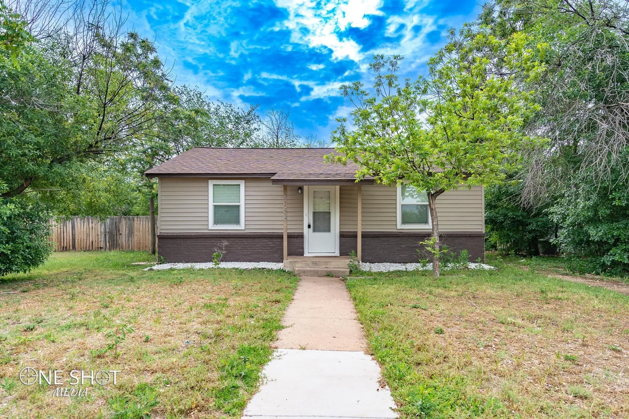 Single Family Residence For Rent in Taylor County , 2133 Ross Avenue, Abilene, Texas 79605, 3 Bedroom, 2 Bathroom, Garage spaces, 1,566 Sqft, built in 1948, mls#21396495, Real Estate Agent in Abilene, Homes For Rent in Taylor county, Homes For Rent in Abilene, Realtor in Abilene Texas, Real Estate Brokerage Independent Realty Texas, Luminita Cordes Realtor
