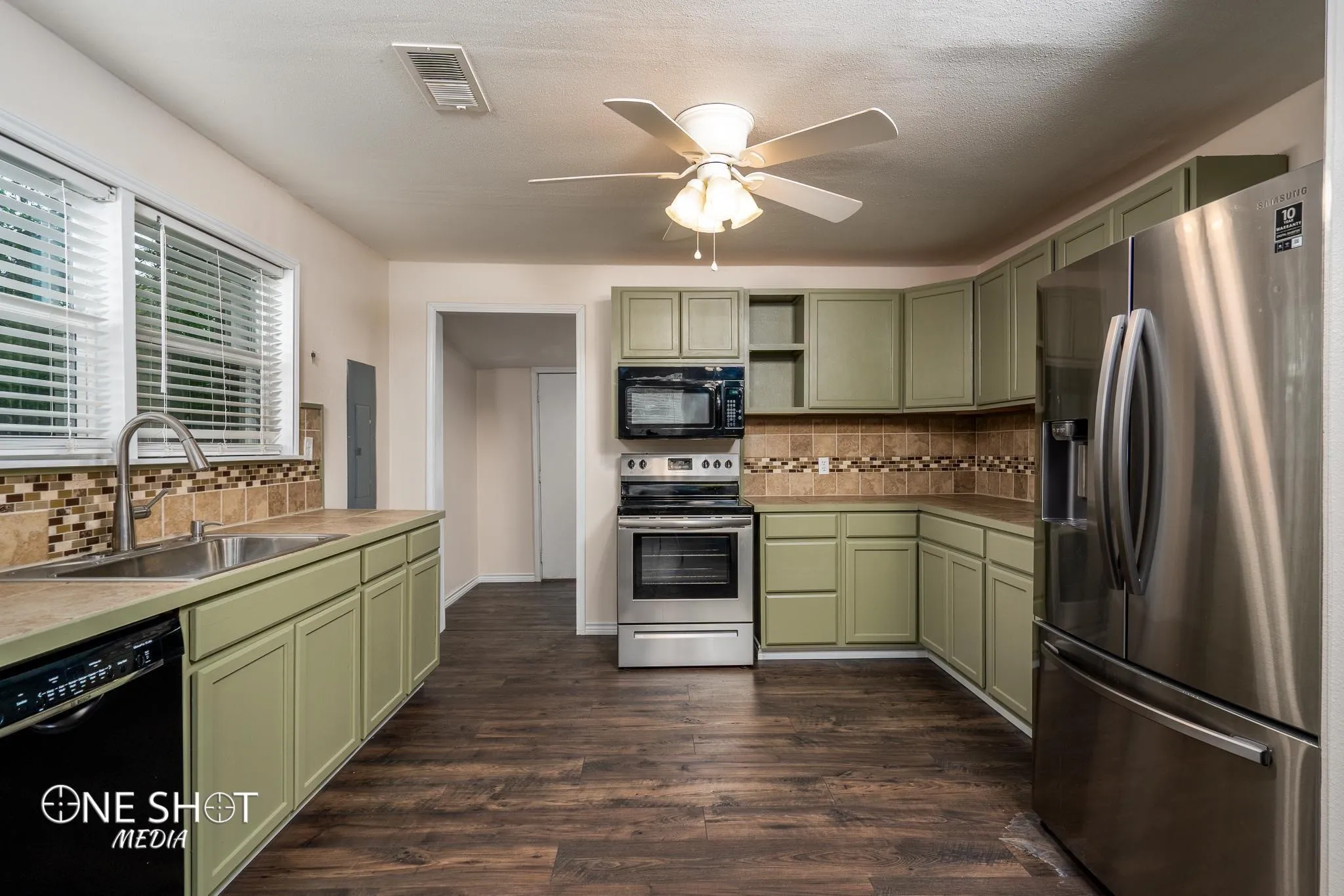 Single Family Residence For Rent in Taylor County , 2133 Ross Avenue, Abilene, Texas 79605, 3 Bedroom, 2 Bathroom, Garage spaces, 1,566 Sqft, built in 1948, mls#21396495, Real Estate Agent in Abilene, Homes For Rent in Taylor county, Homes For Rent in Abilene, Realtor in Abilene Texas, Real Estate Brokerage Independent Realty Texas, Luminita Cordes Realtor