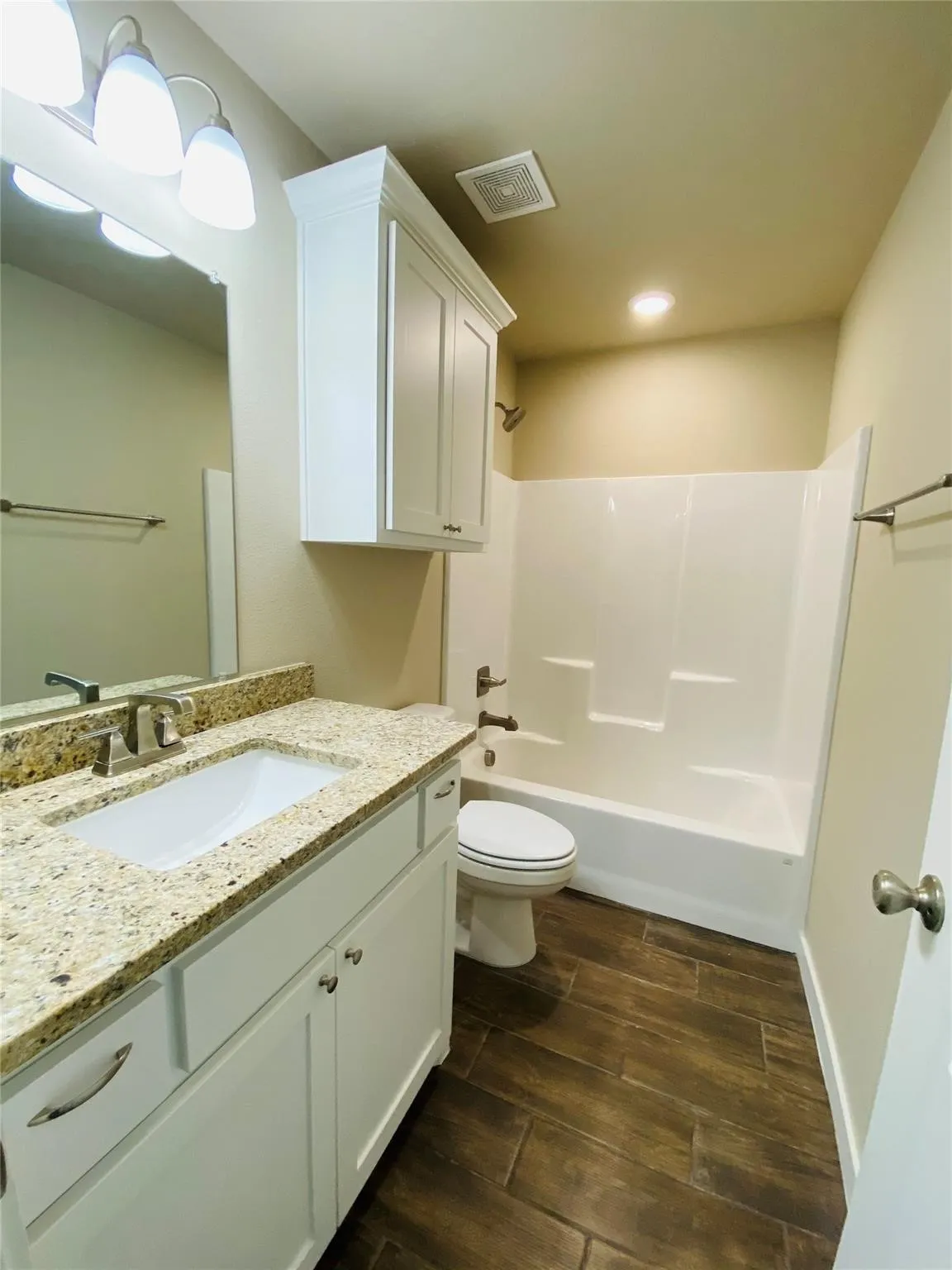 Single Family Residence For Rent in Grayson County , 307 N Colbert Avenue, Sherman, Texas 75090, 3 Bedroom, 2 Bathroom, Garage spaces, 1,230 Sqft, built in 2020, mls#21396510, Real Estate Agent in Sherman, Homes For Rent in Grayson county, Homes For Rent in Sherman, Realtor in Sherman Texas, Real Estate Brokerage Independent Realty Texas, Luminita Cordes Realtor