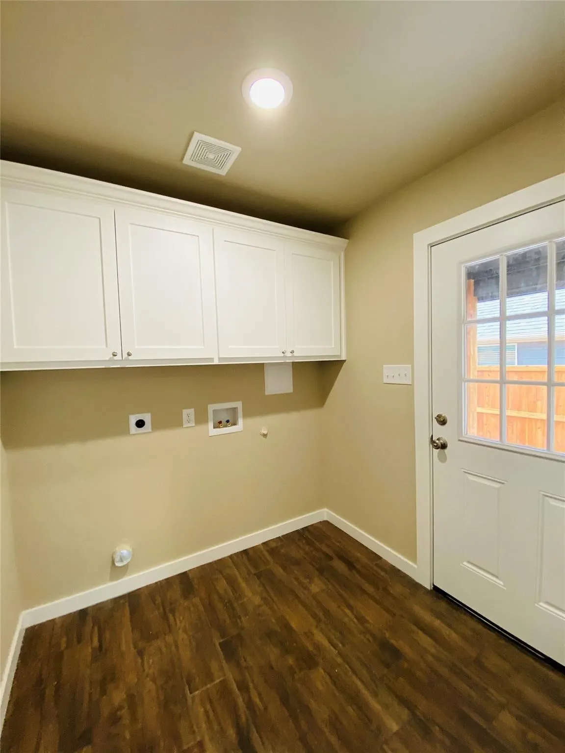 Single Family Residence For Rent in Grayson County , 307 N Colbert Avenue, Sherman, Texas 75090, 3 Bedroom, 2 Bathroom, Garage spaces, 1,230 Sqft, built in 2020, mls#21396510, Real Estate Agent in Sherman, Homes For Rent in Grayson county, Homes For Rent in Sherman, Realtor in Sherman Texas, Real Estate Brokerage Independent Realty Texas, Luminita Cordes Realtor