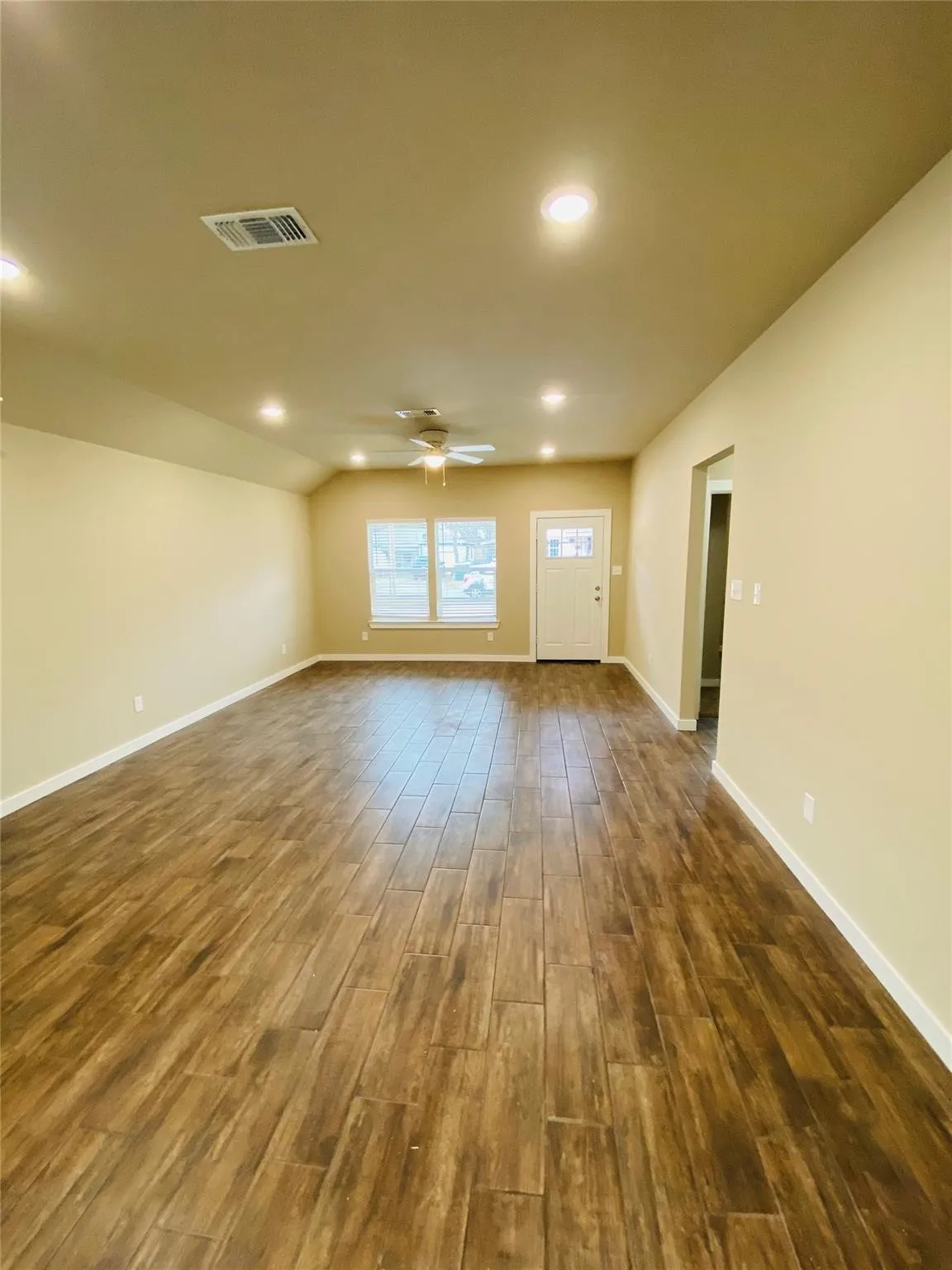 Single Family Residence For Rent in Grayson County , 307 N Colbert Avenue, Sherman, Texas 75090, 3 Bedroom, 2 Bathroom, Garage spaces, 1,230 Sqft, built in 2020, mls#21396510, Real Estate Agent in Sherman, Homes For Rent in Grayson county, Homes For Rent in Sherman, Realtor in Sherman Texas, Real Estate Brokerage Independent Realty Texas, Luminita Cordes Realtor