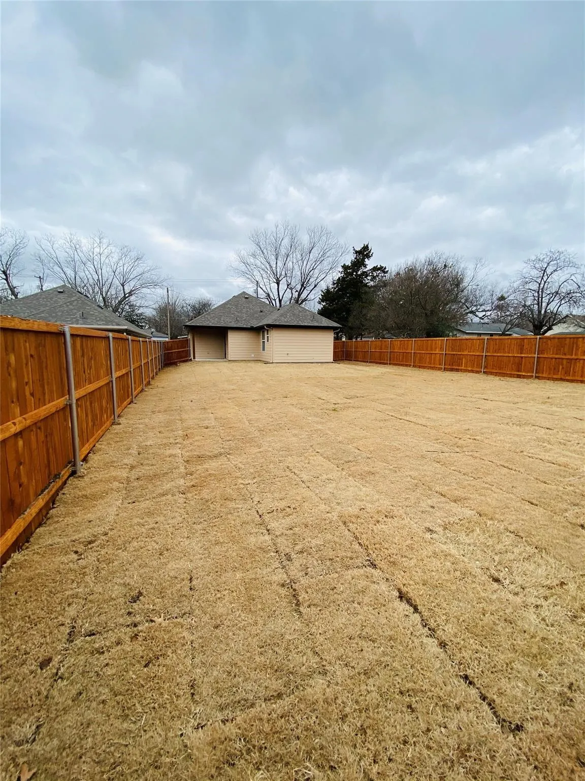 Single Family Residence For Rent in Grayson County , 307 N Colbert Avenue, Sherman, Texas 75090, 3 Bedroom, 2 Bathroom, Garage spaces, 1,230 Sqft, built in 2020, mls#21396510, Real Estate Agent in Sherman, Homes For Rent in Grayson county, Homes For Rent in Sherman, Realtor in Sherman Texas, Real Estate Brokerage Independent Realty Texas, Luminita Cordes Realtor