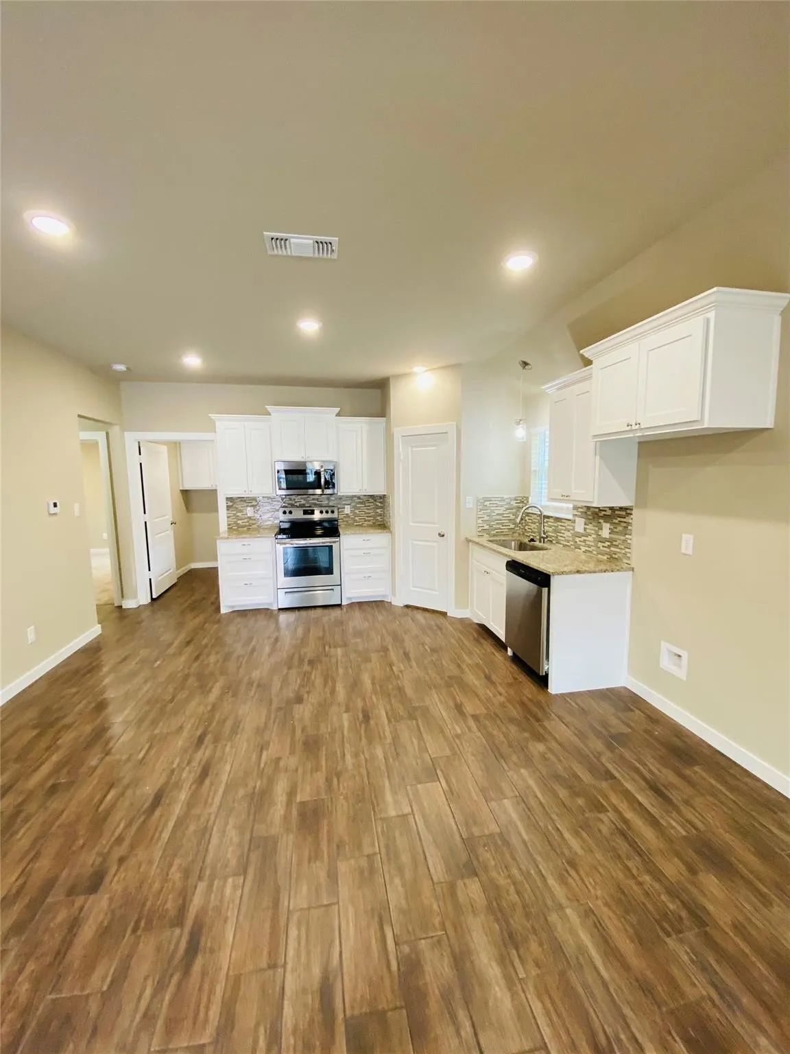Single Family Residence For Rent in Grayson County , 307 N Colbert Avenue, Sherman, Texas 75090, 3 Bedroom, 2 Bathroom, Garage spaces, 1,230 Sqft, built in 2020, mls#21396510, Real Estate Agent in Sherman, Homes For Rent in Grayson county, Homes For Rent in Sherman, Realtor in Sherman Texas, Real Estate Brokerage Independent Realty Texas, Luminita Cordes Realtor