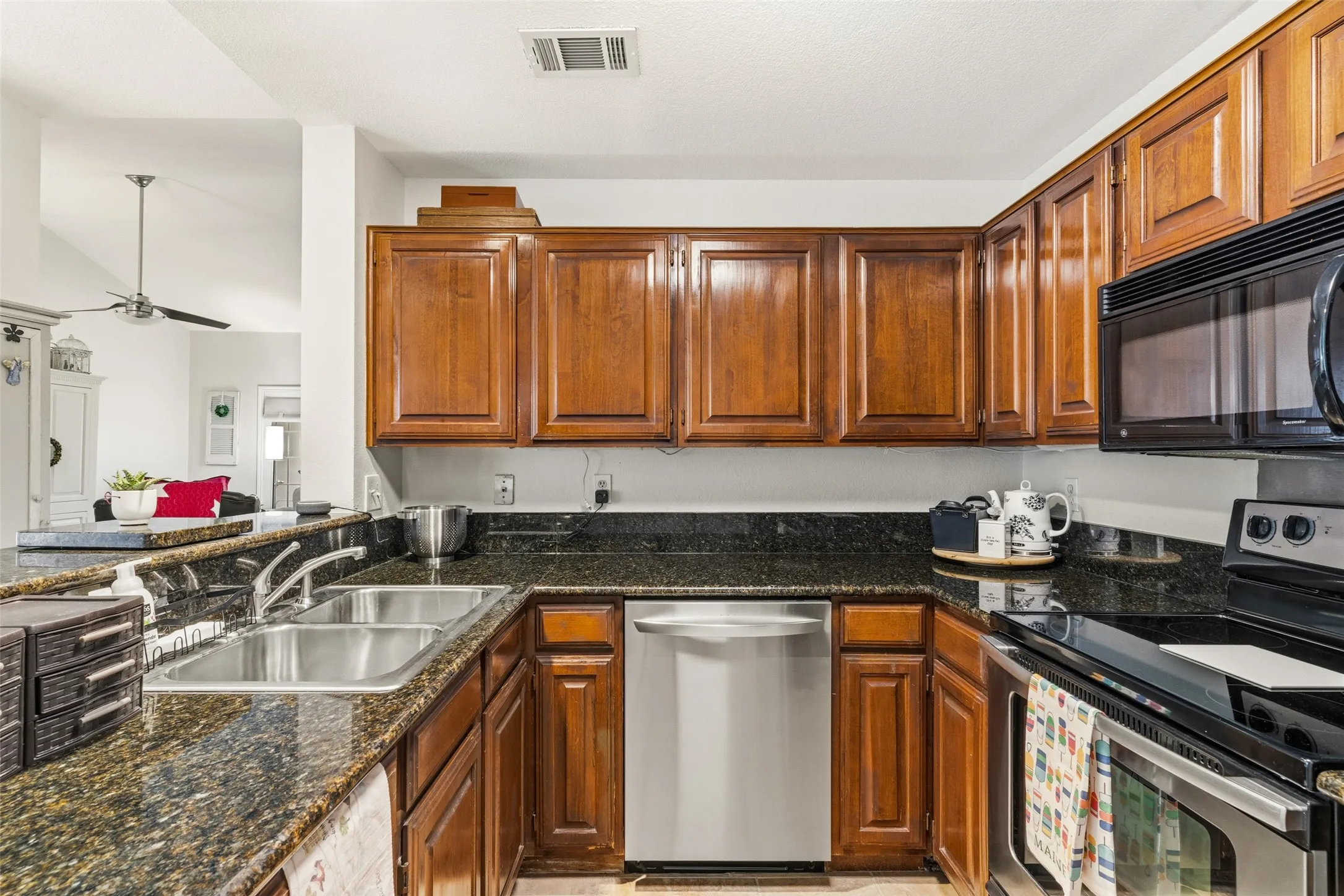 Condominium For Sale in Dallas County , 12660 Hillcrest Road 3205, Dallas, Texas 75230, 2 Bedroom, 2 Bathroom, Garage spaces, 1,154 Sqft, built in 1986, mls#21396509, Real Estate Agent in Dallas, Homes For Sale in Dallas county, Homes For Sale in Dallas, Realtor in Dallas Texas, Real Estate Brokerage Independent Realty Texas, Luminita Cordes Realtor