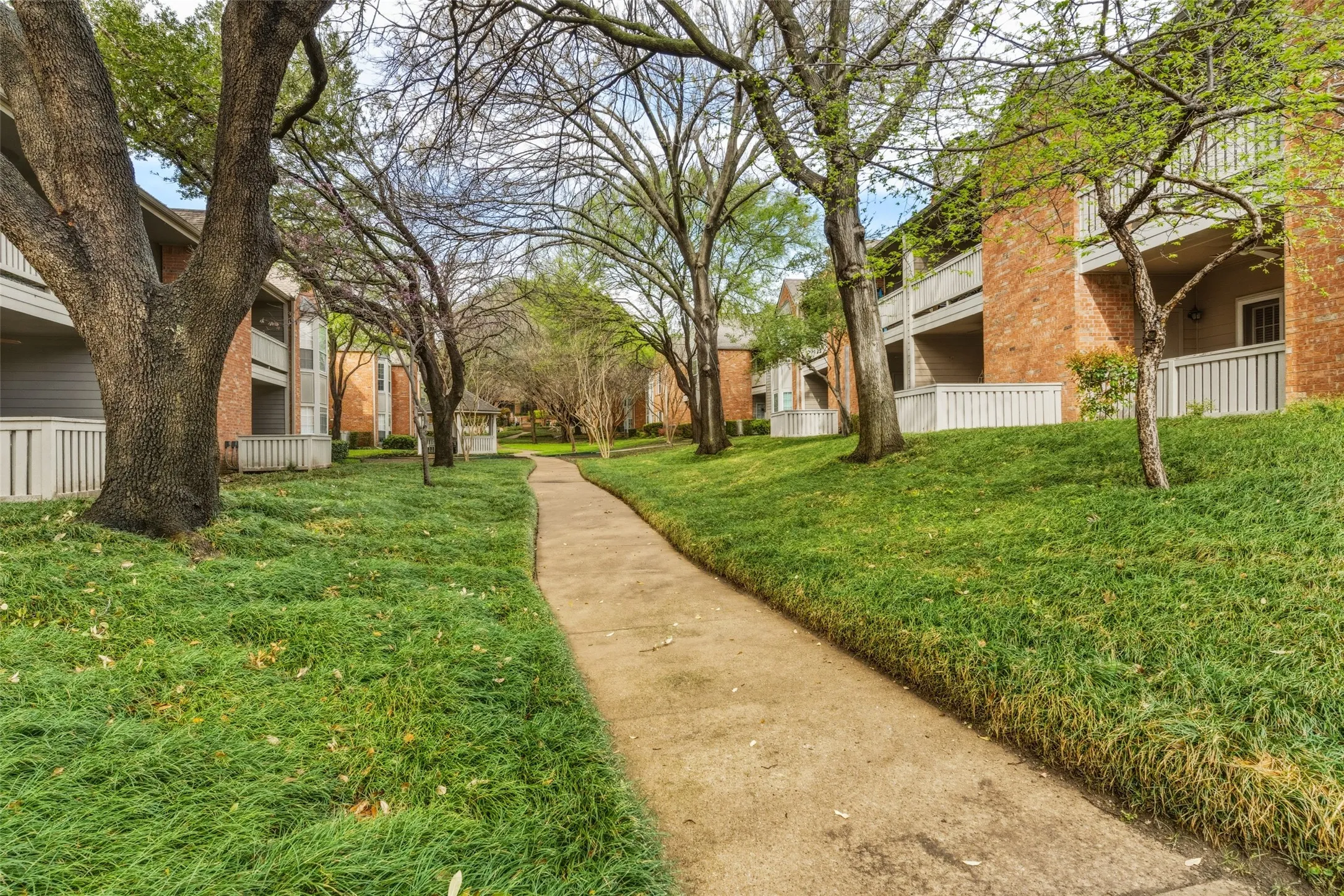 Condominium For Sale in Dallas County , 12660 Hillcrest Road 3205, Dallas, Texas 75230, 2 Bedroom, 2 Bathroom, Garage spaces, 1,154 Sqft, built in 1986, mls#21396509, Real Estate Agent in Dallas, Homes For Sale in Dallas county, Homes For Sale in Dallas, Realtor in Dallas Texas, Real Estate Brokerage Independent Realty Texas, Luminita Cordes Realtor