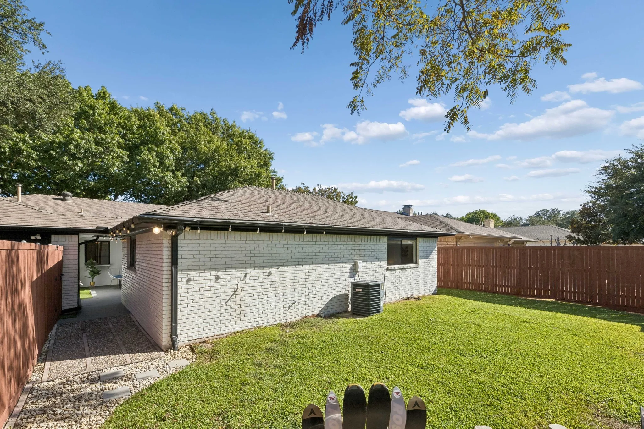 Single Family Residence For Sale in Dallas County , 7210 Bluefield Drive, Dallas, Texas 75248, 4 Bedroom, 3 Bathroom, 2 Garage spaces, 2,421 Sqft, built in 1973, mls#21380631, Real Estate Agent in Dallas, Homes For Sale in Dallas county, Homes For Sale in Dallas, Realtor in Dallas Texas, Real Estate Brokerage Independent Realty Texas, Luminita Cordes Realtor