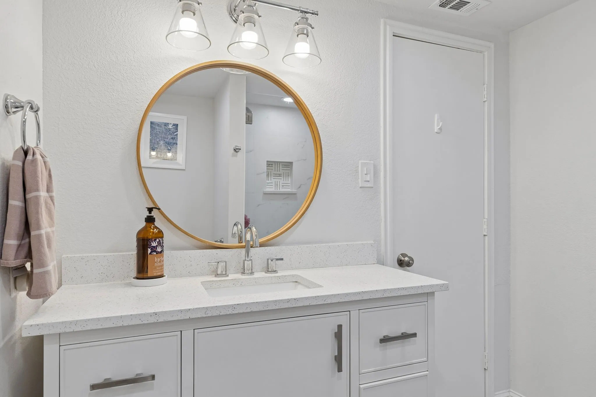 Single Family Residence For Sale in Dallas County , 7210 Bluefield Drive, Dallas, Texas 75248, 4 Bedroom, 3 Bathroom, 2 Garage spaces, 2,421 Sqft, built in 1973, mls#21380631, Real Estate Agent in Dallas, Homes For Sale in Dallas county, Homes For Sale in Dallas, Realtor in Dallas Texas, Real Estate Brokerage Independent Realty Texas, Luminita Cordes Realtor