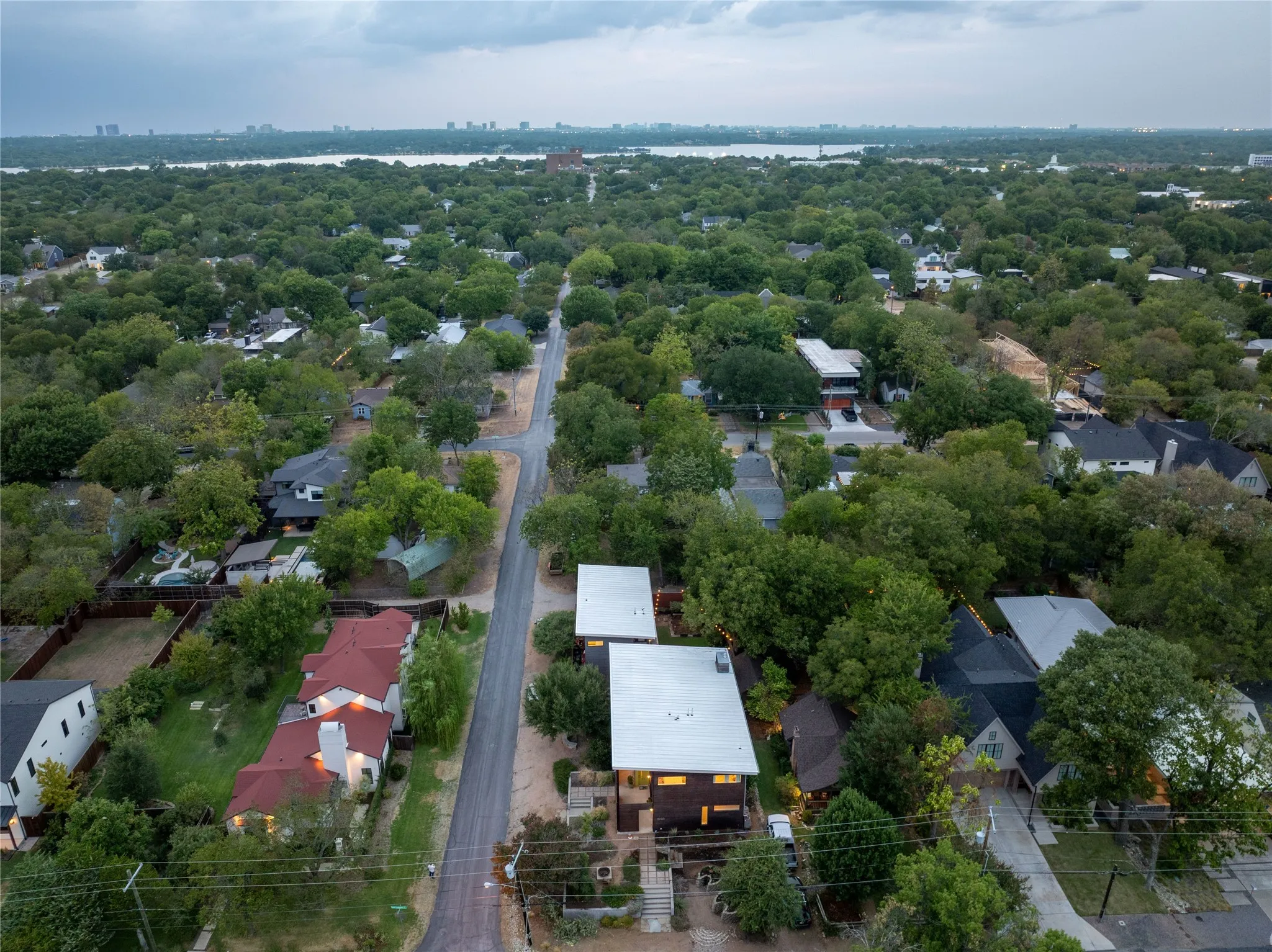Single Family Residence For Sale in Dallas County , 8903 San Leandro Drive, Dallas, Texas 75218, 3 Bedroom, 3 Bathroom, 2 Garage spaces, 3,435 Sqft, built in 2014, mls#21390840, Real Estate Agent in Dallas, Homes For Sale in Dallas county, Homes For Sale in Dallas, Realtor in Dallas Texas, Real Estate Brokerage Independent Realty Texas, Luminita Cordes Realtor