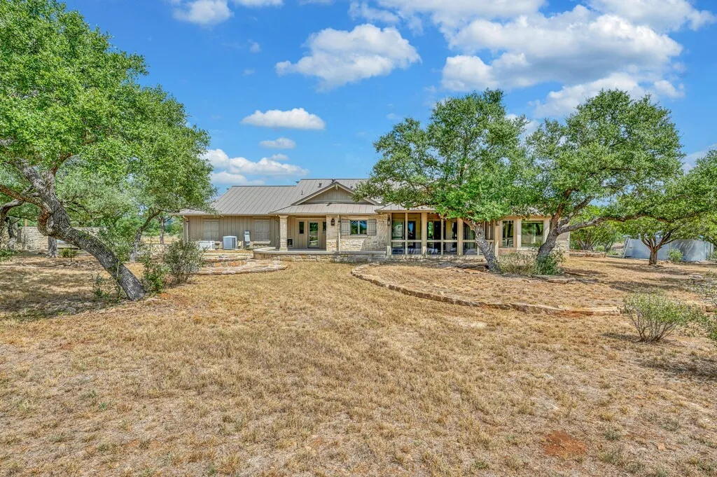 Single Family Residence For Sale in Burnet County , 3989 Sunset Cliff Road, Burnet, Texas 78611, 3 Bedroom, 3 Bathroom, 2 Garage spaces, 3,921 Sqft, built in 2021, mls#21390633, Real Estate Agent in Burnet, Homes For Sale in Burnet county, Homes For Sale in Burnet, Realtor in Burnet Texas, Real Estate Brokerage Independent Realty Texas, Luminita Cordes Realtor