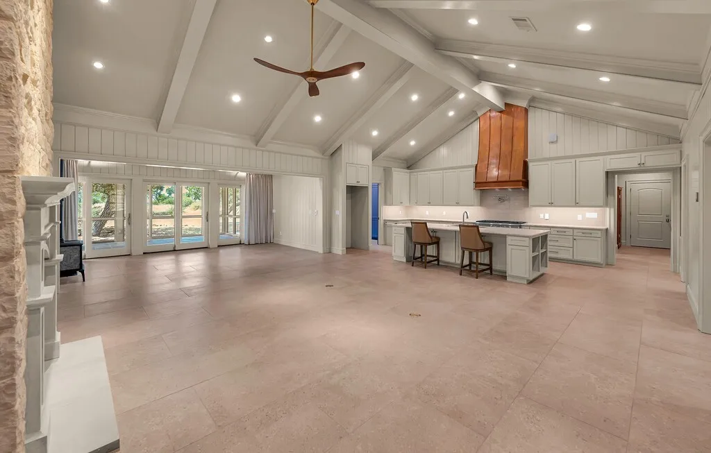 Single Family Residence For Sale in Burnet County , 3989 Sunset Cliff Road, Burnet, Texas 78611, 3 Bedroom, 3 Bathroom, 2 Garage spaces, 3,921 Sqft, built in 2021, mls#21390633, Real Estate Agent in Burnet, Homes For Sale in Burnet county, Homes For Sale in Burnet, Realtor in Burnet Texas, Real Estate Brokerage Independent Realty Texas, Luminita Cordes Realtor