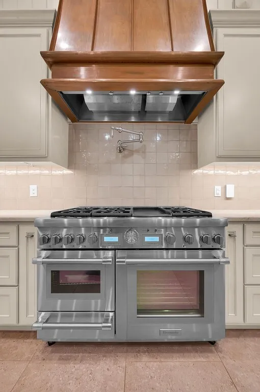 Single Family Residence For Sale in Burnet County , 3989 Sunset Cliff Road, Burnet, Texas 78611, 3 Bedroom, 3 Bathroom, 2 Garage spaces, 3,921 Sqft, built in 2021, mls#21390633, Real Estate Agent in Burnet, Homes For Sale in Burnet county, Homes For Sale in Burnet, Realtor in Burnet Texas, Real Estate Brokerage Independent Realty Texas, Luminita Cordes Realtor