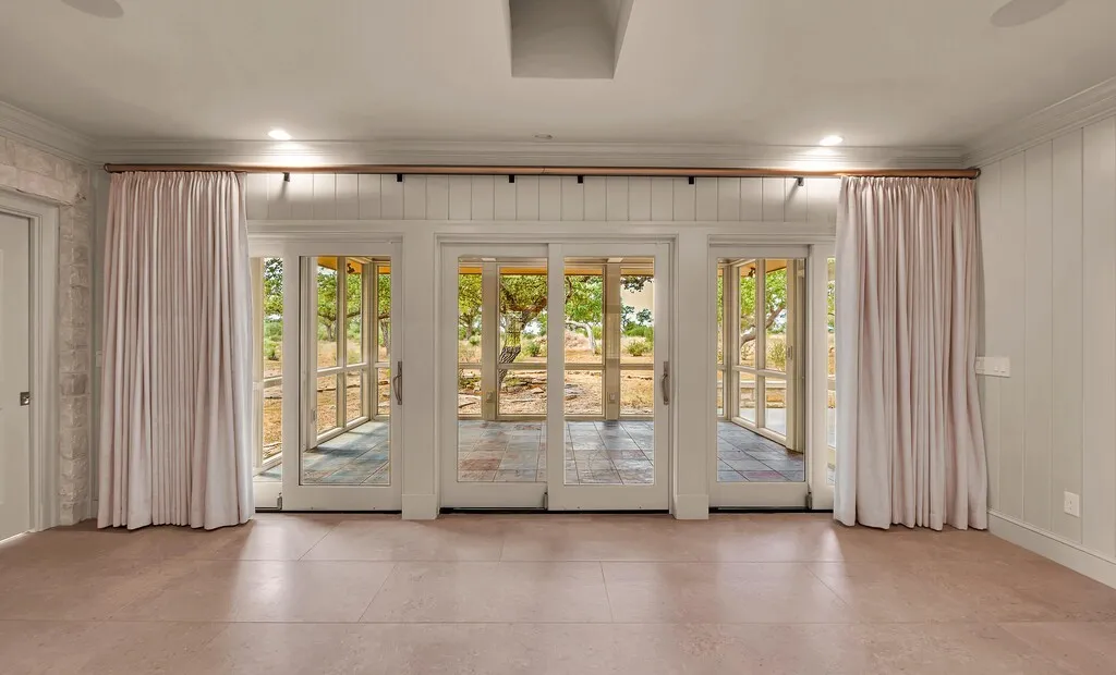 Single Family Residence For Sale in Burnet County , 3989 Sunset Cliff Road, Burnet, Texas 78611, 3 Bedroom, 3 Bathroom, 2 Garage spaces, 3,921 Sqft, built in 2021, mls#21390633, Real Estate Agent in Burnet, Homes For Sale in Burnet county, Homes For Sale in Burnet, Realtor in Burnet Texas, Real Estate Brokerage Independent Realty Texas, Luminita Cordes Realtor