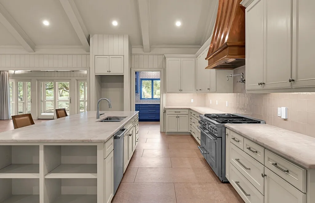 Single Family Residence For Sale in Burnet County , 3989 Sunset Cliff Road, Burnet, Texas 78611, 3 Bedroom, 3 Bathroom, 2 Garage spaces, 3,921 Sqft, built in 2021, mls#21390633, Real Estate Agent in Burnet, Homes For Sale in Burnet county, Homes For Sale in Burnet, Realtor in Burnet Texas, Real Estate Brokerage Independent Realty Texas, Luminita Cordes Realtor