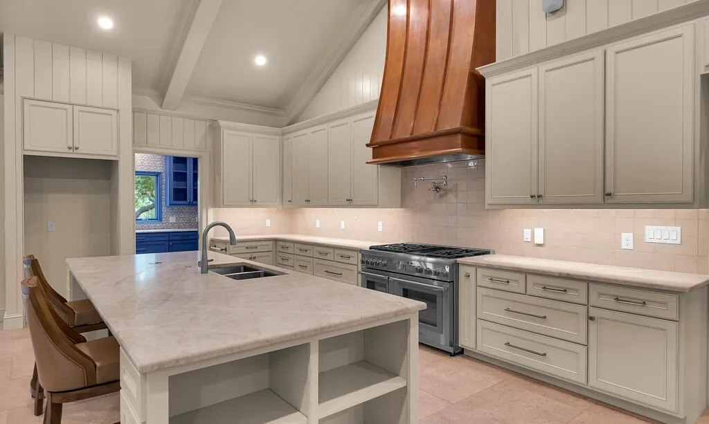 Single Family Residence For Sale in Burnet County , 3989 Sunset Cliff Road, Burnet, Texas 78611, 3 Bedroom, 3 Bathroom, 2 Garage spaces, 3,921 Sqft, built in 2021, mls#21390633, Real Estate Agent in Burnet, Homes For Sale in Burnet county, Homes For Sale in Burnet, Realtor in Burnet Texas, Real Estate Brokerage Independent Realty Texas, Luminita Cordes Realtor